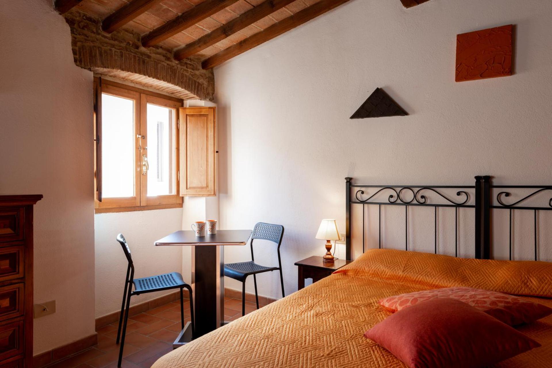 Large Double Room photo 2