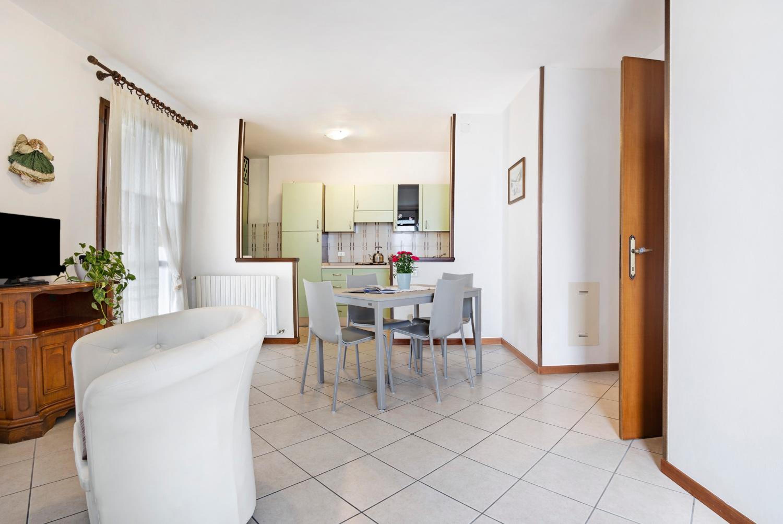 Two-Bedroom Deluxe Apartment with Balcony