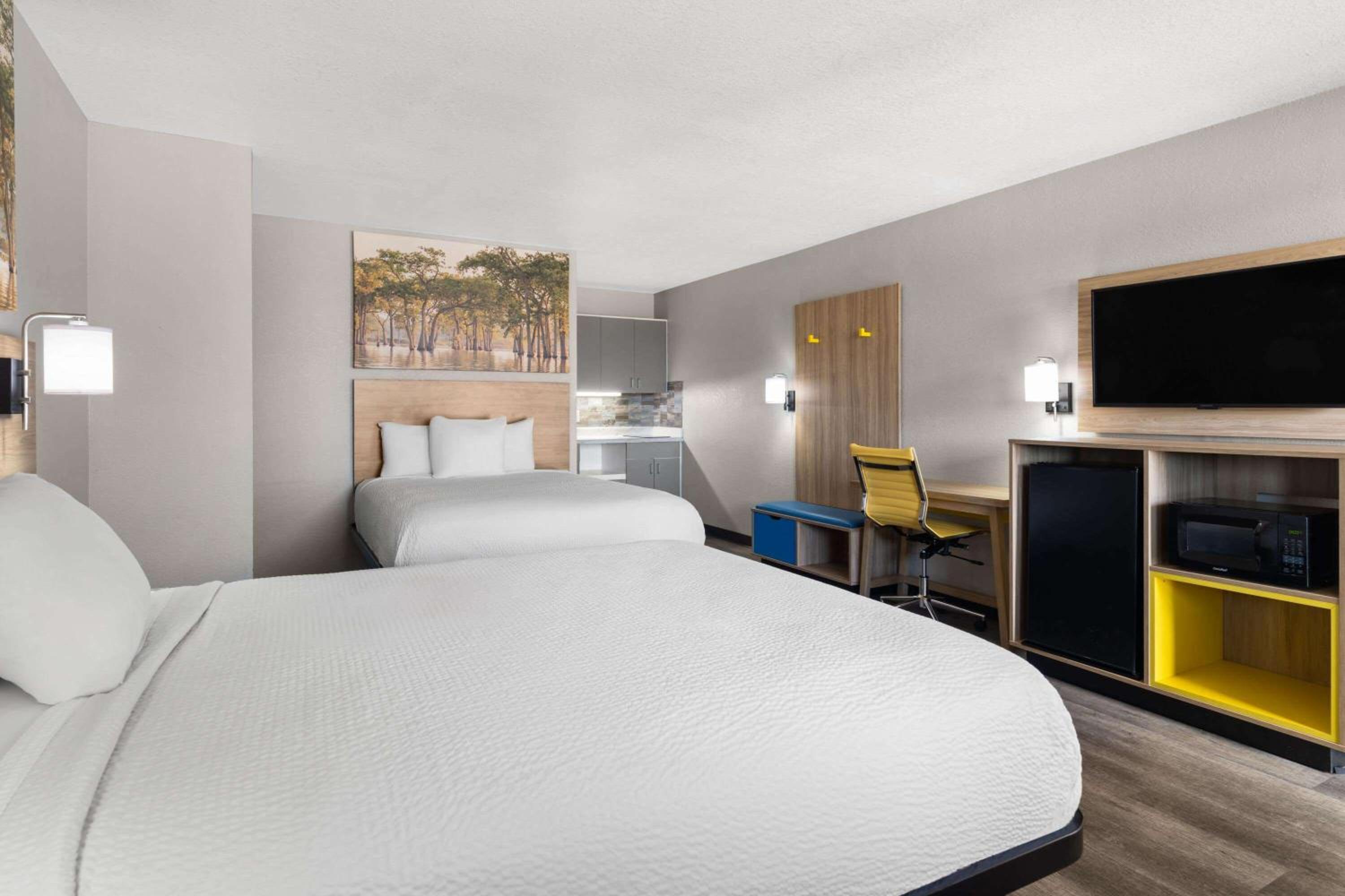 Efficiency Queen Room with Two Queen Beds - Non-Smoking