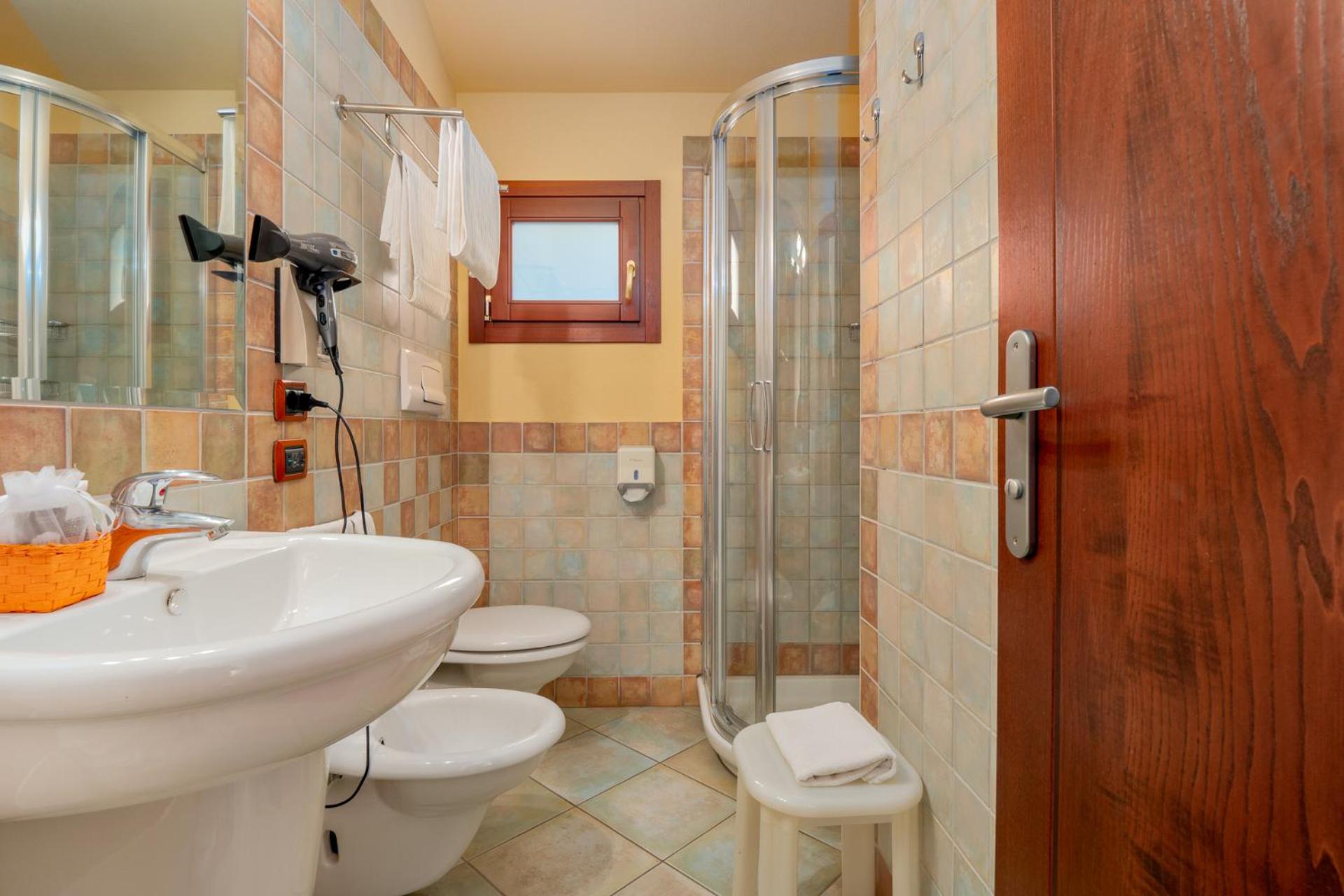 Superior Triple Room with Sea View - Photo 4