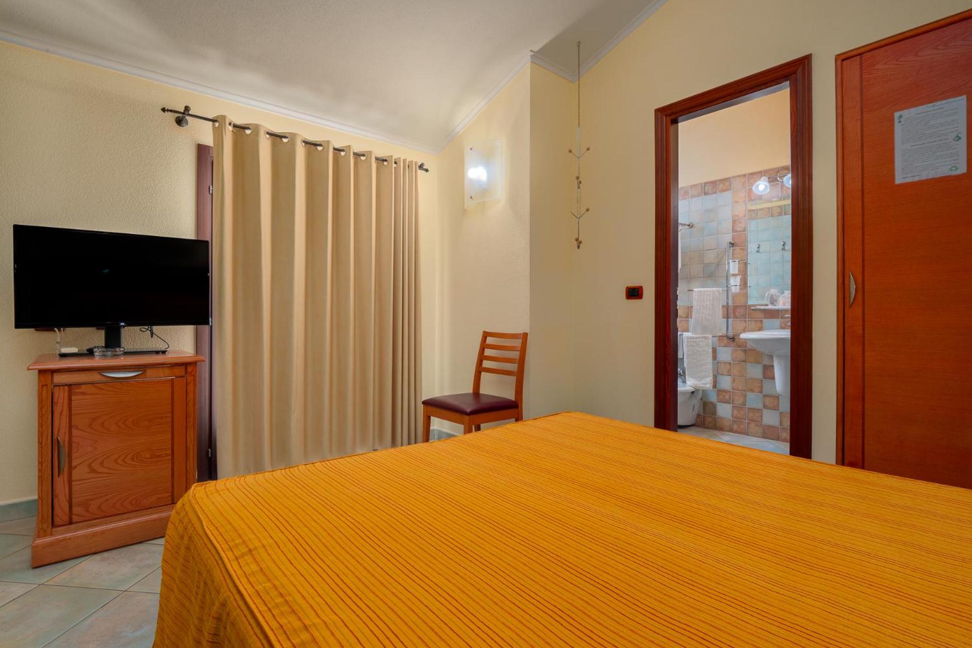 Double Room with Balcony and Sea View