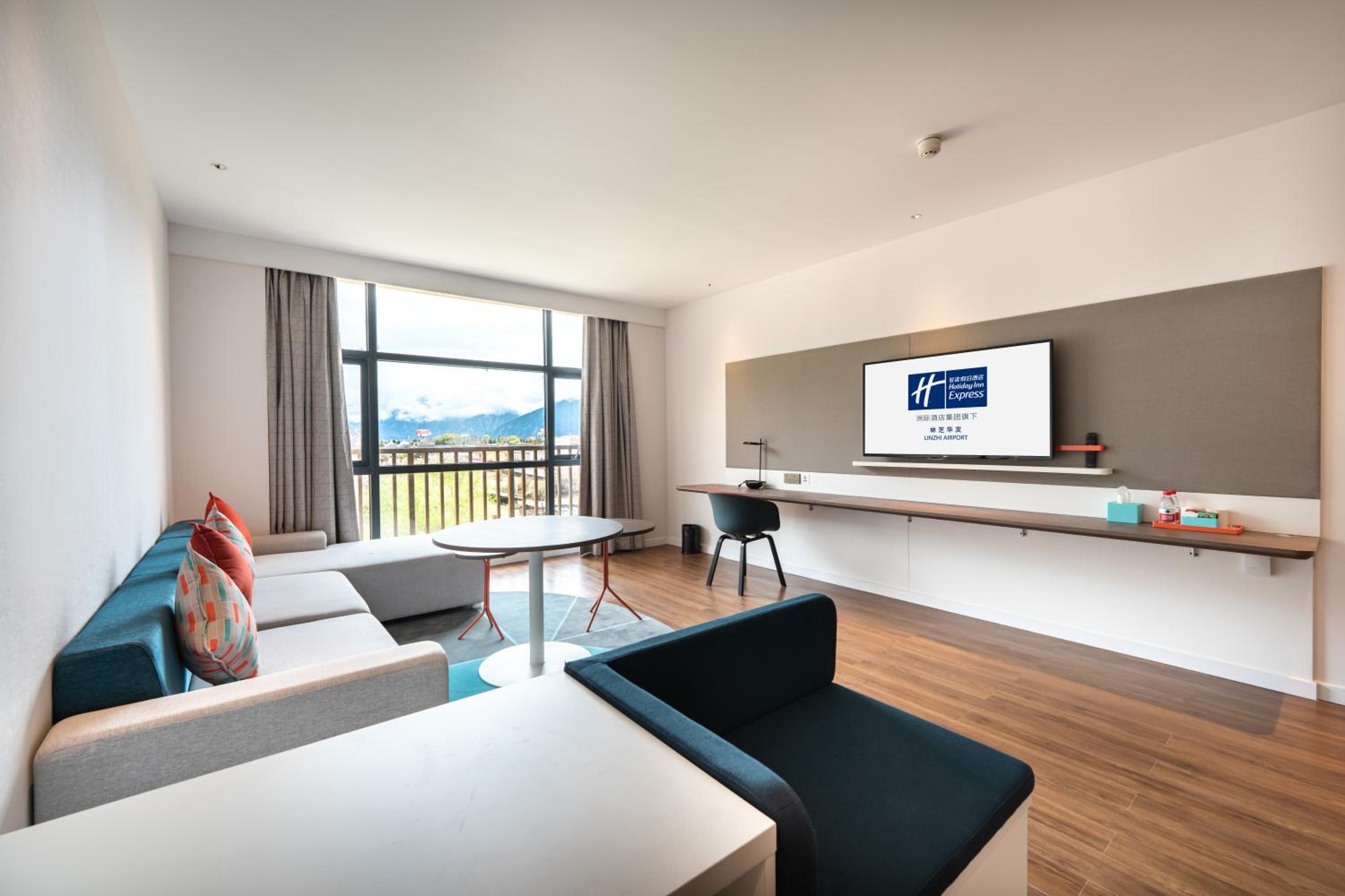 One-Bedroom Suite photo 1