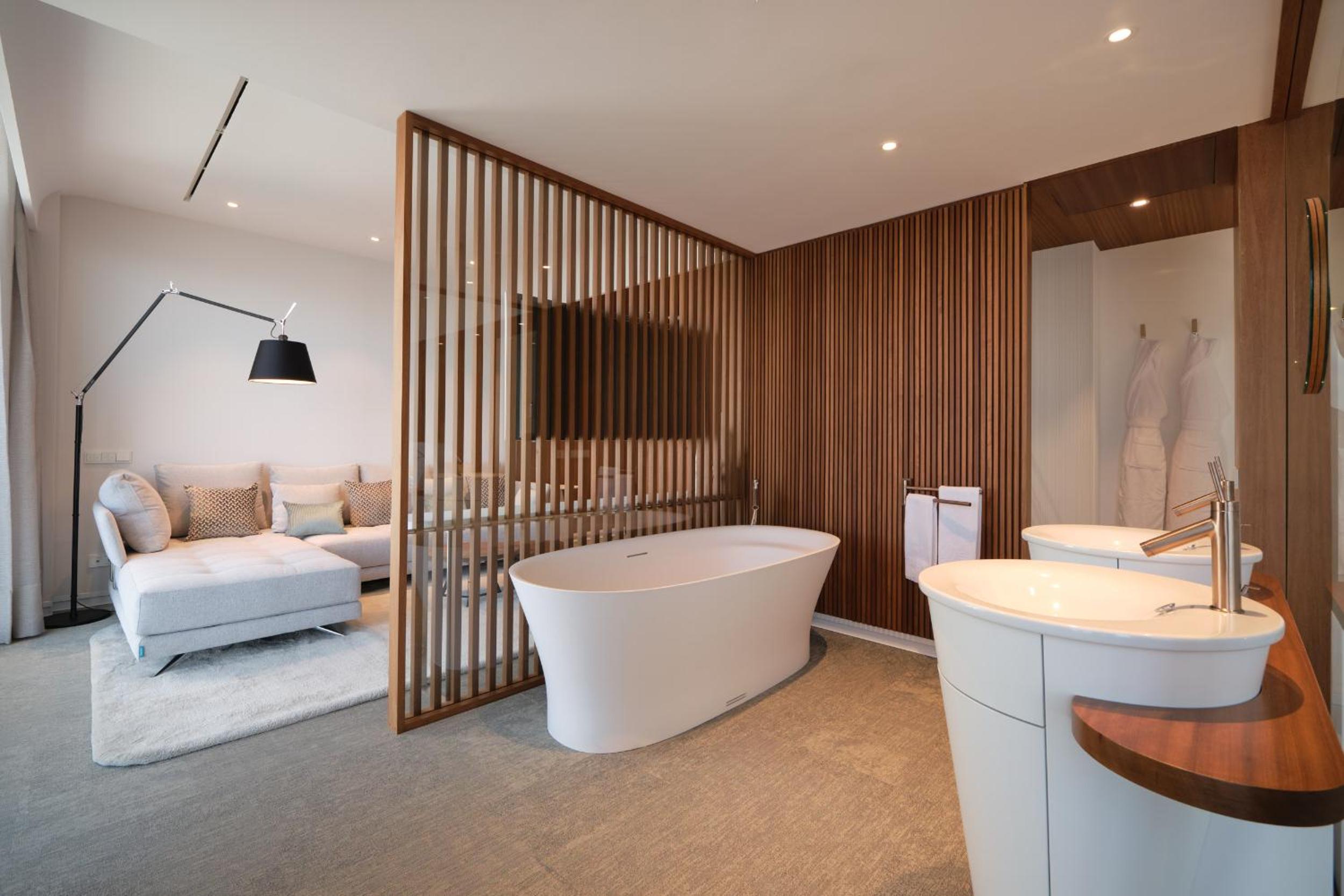 Marina Suite Signature