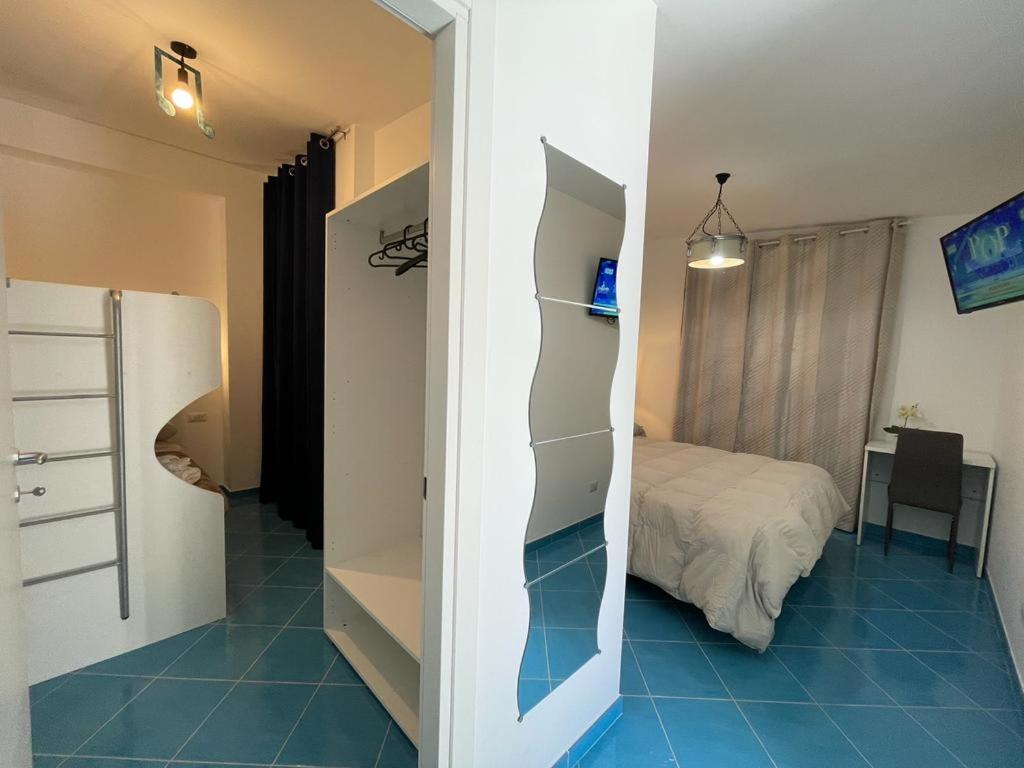 Family Room with Garden View