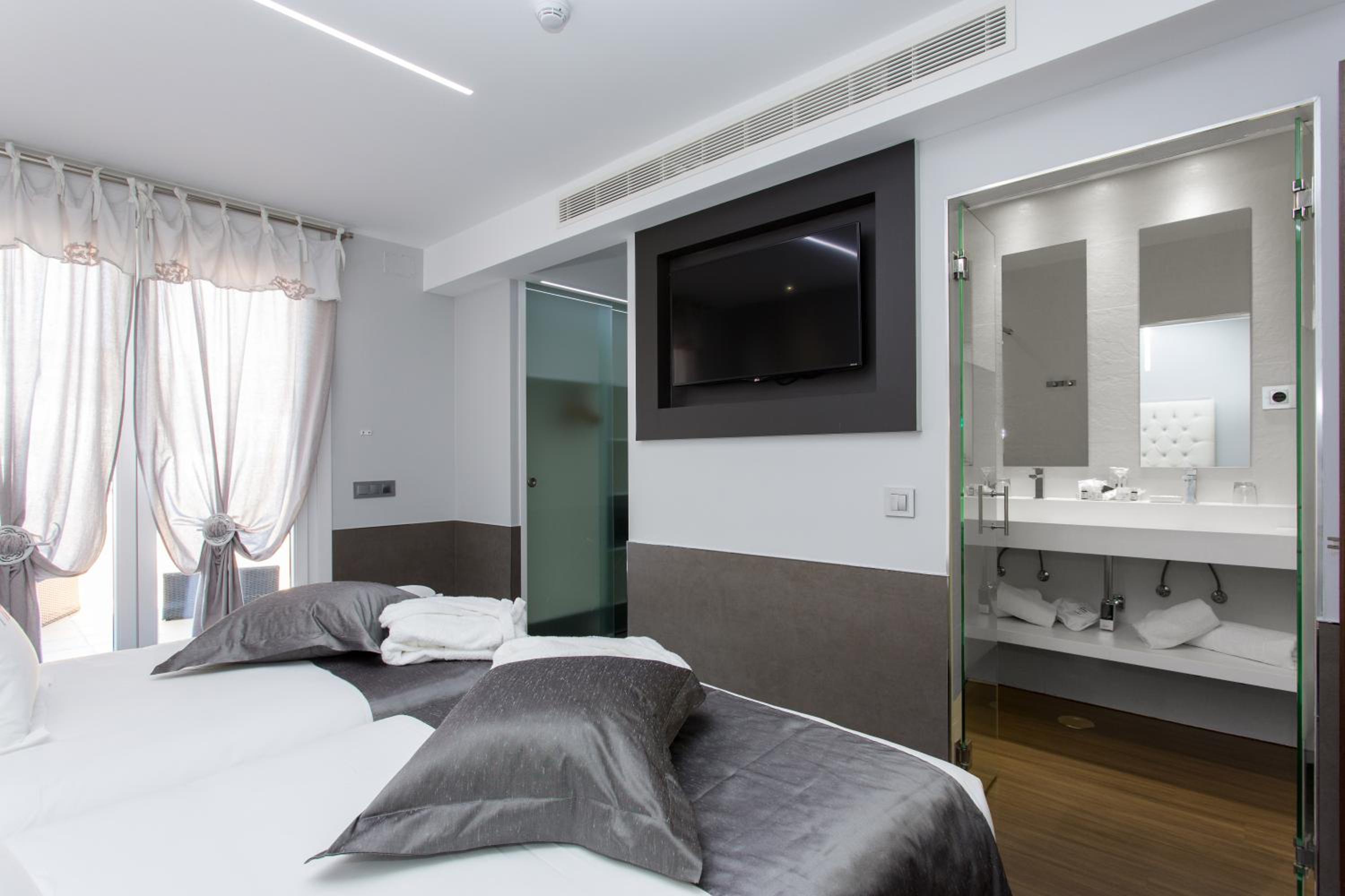 Double or Twin Room with Terrace