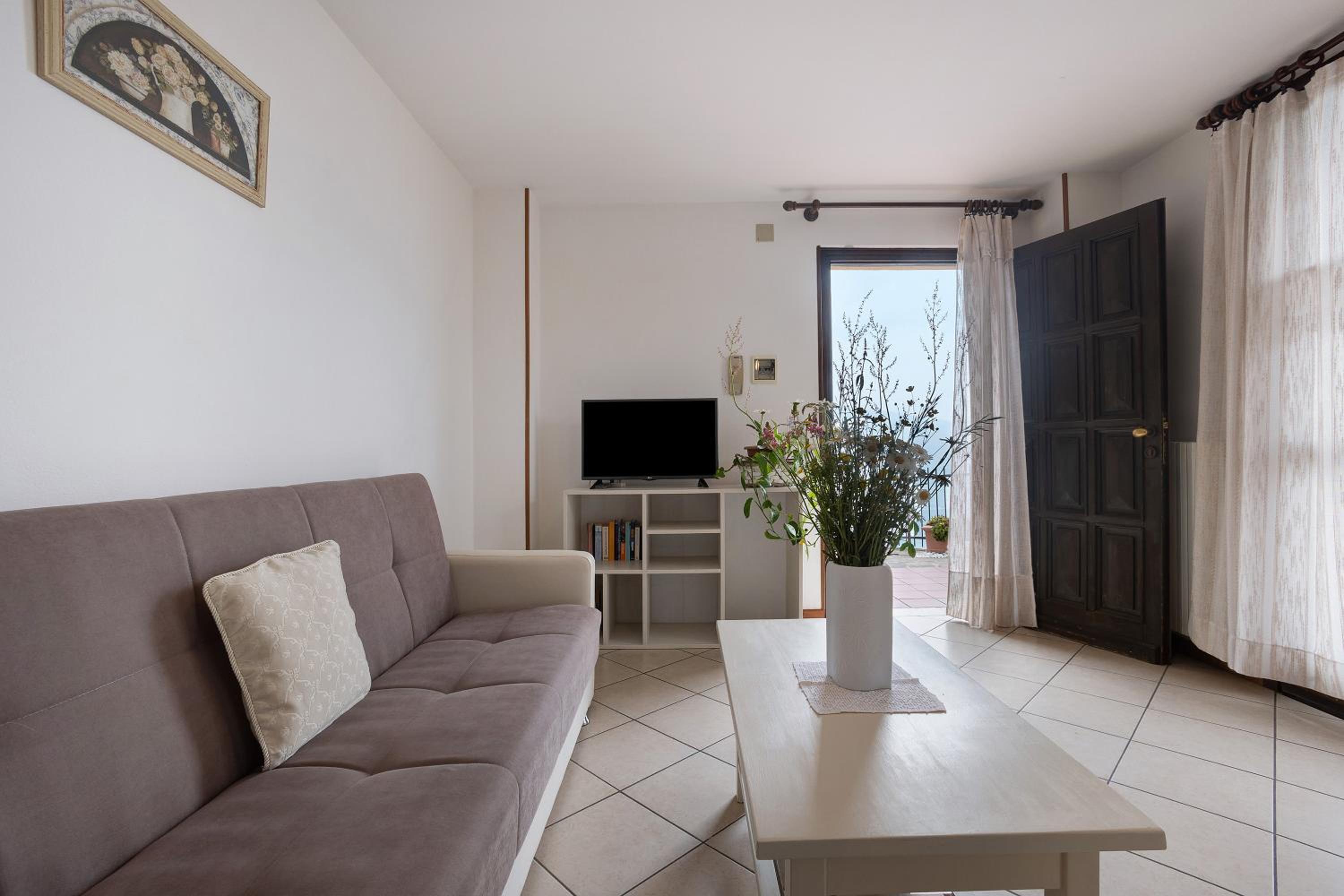 Two-Bedroom Apartment with Mountain View