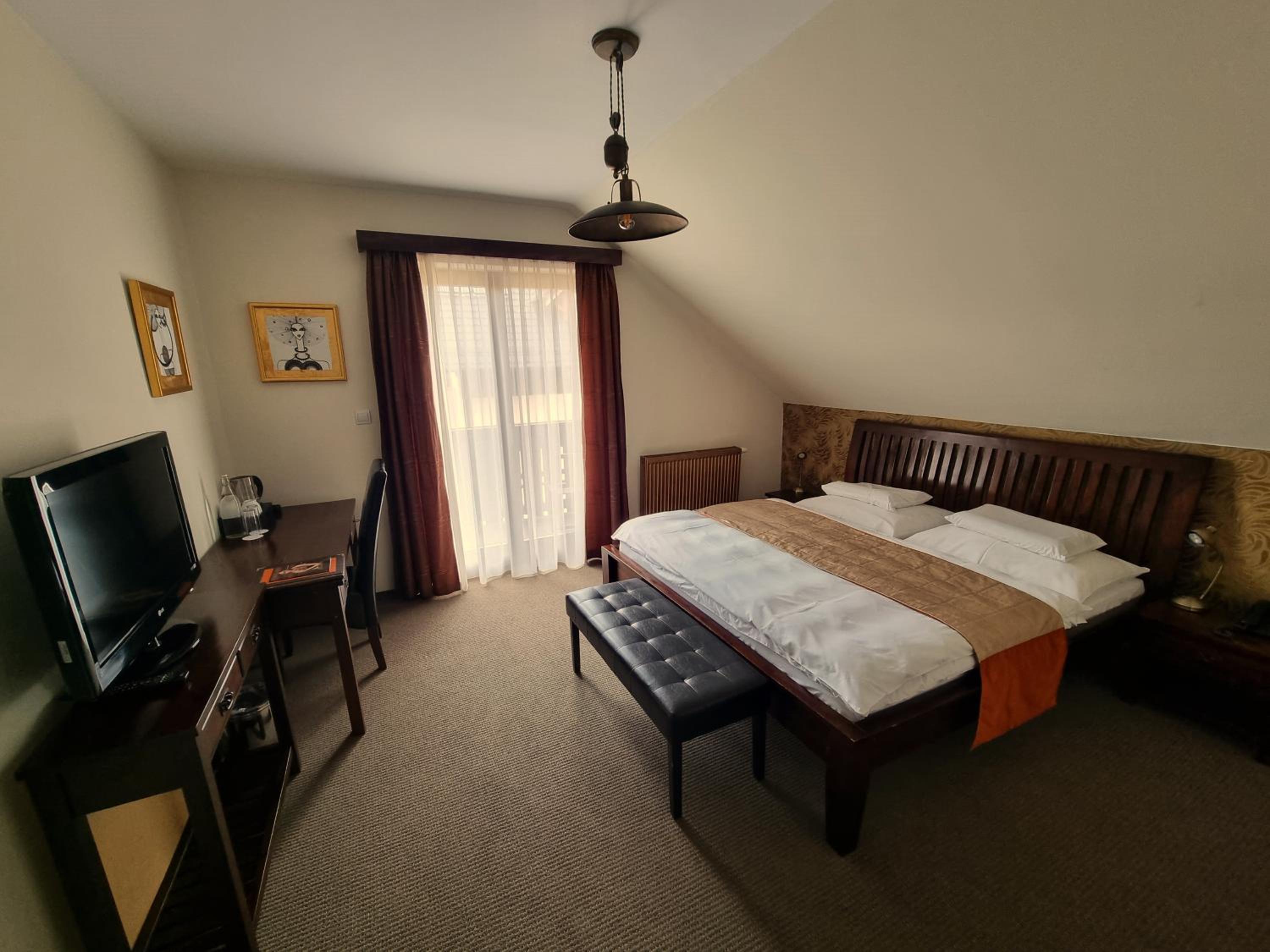 Deluxe Double Room with Balcony photo 2