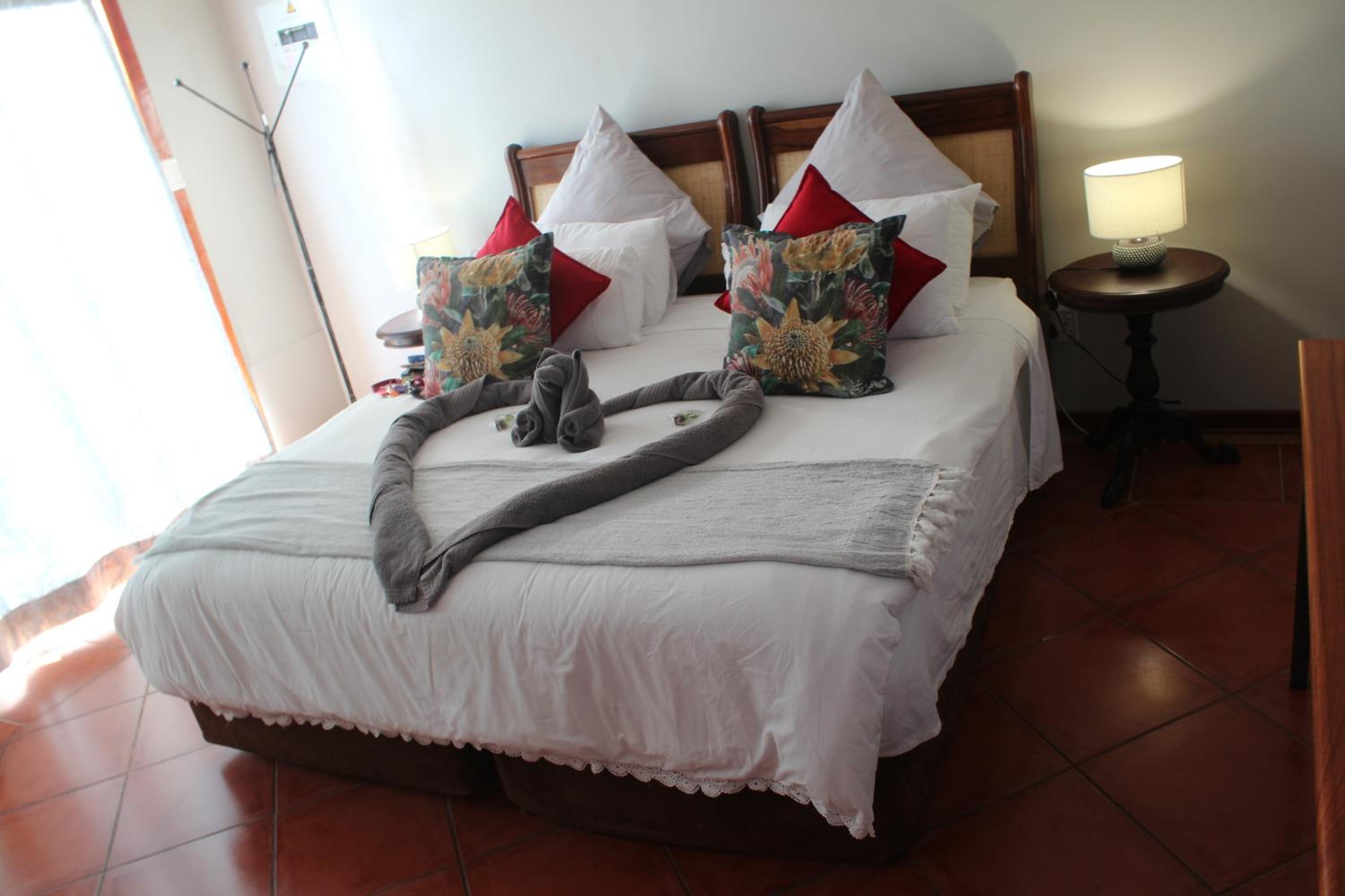Queen Suite with Spa Bath - Photo 5