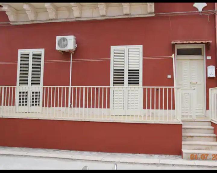 Three-Bedroom House photo 3
