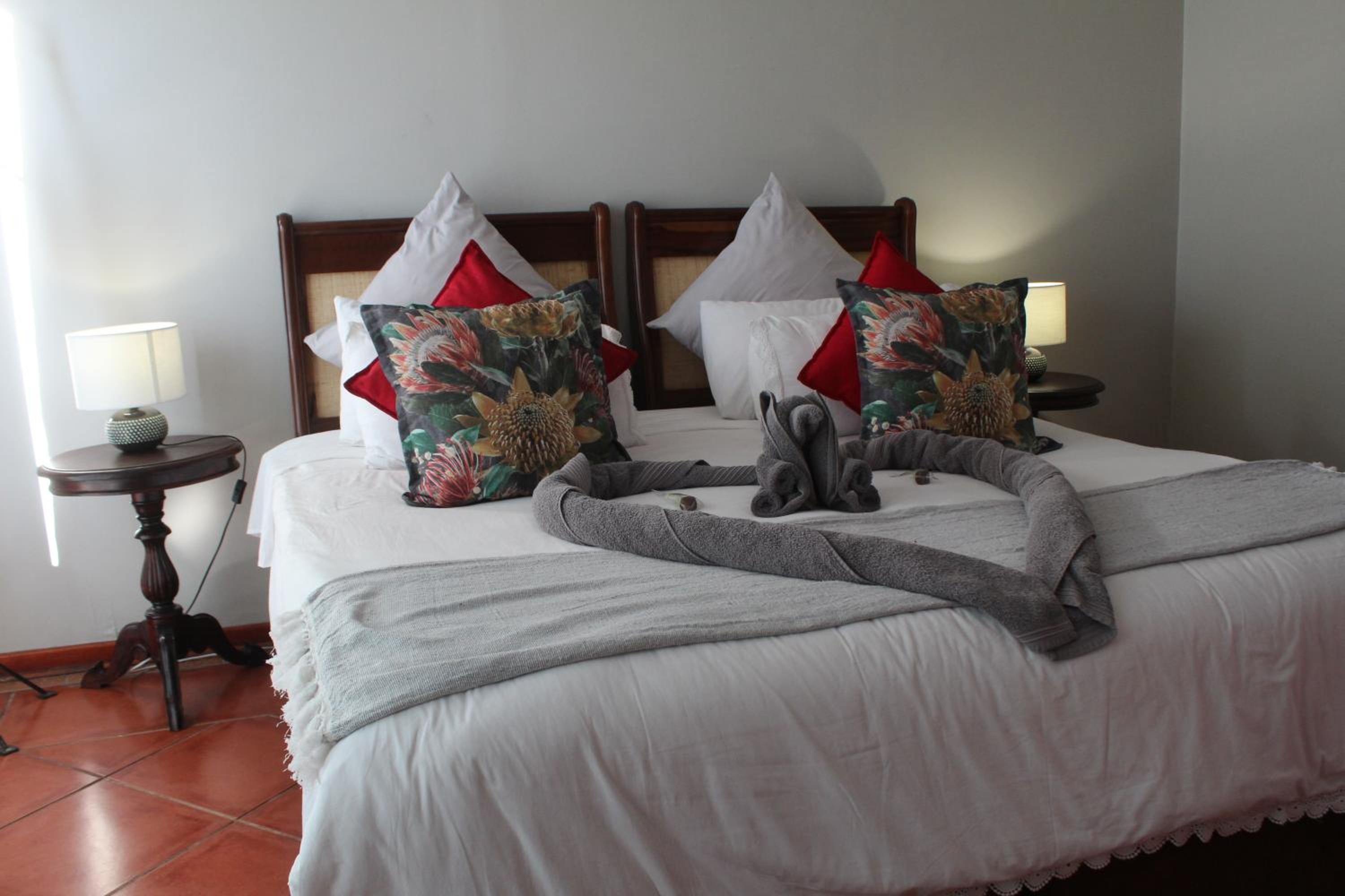 Queen Suite with Spa Bath - Photo 1