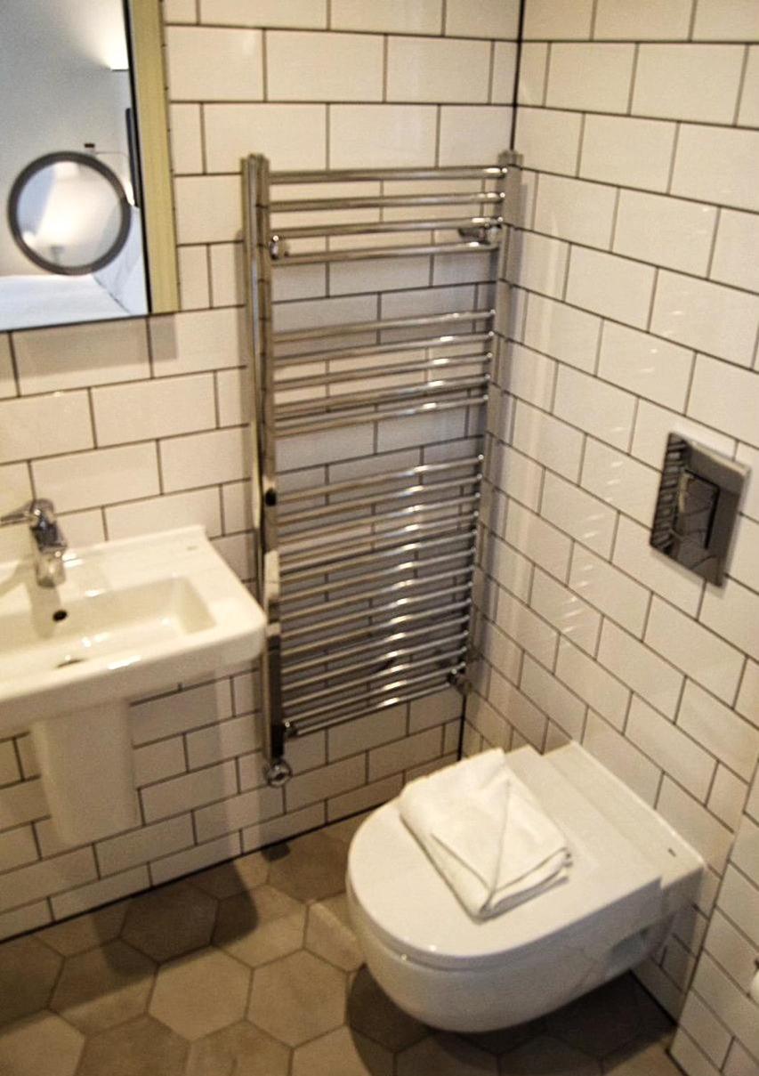 Double Room Windowless photo 3