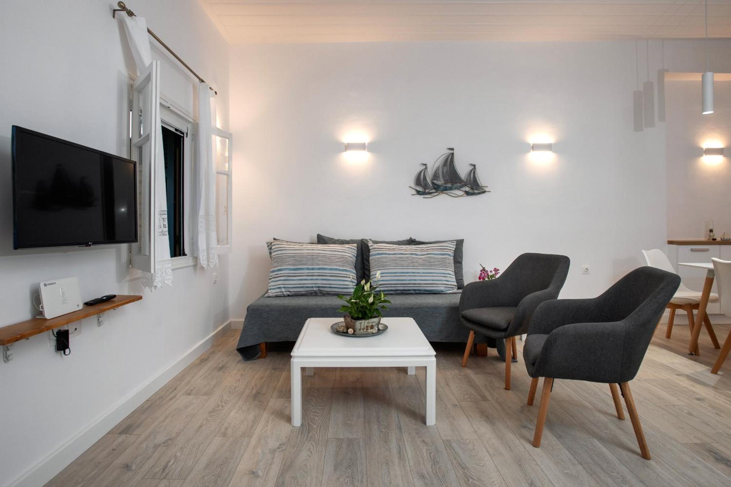 One-Bedroom Apartment photo 2