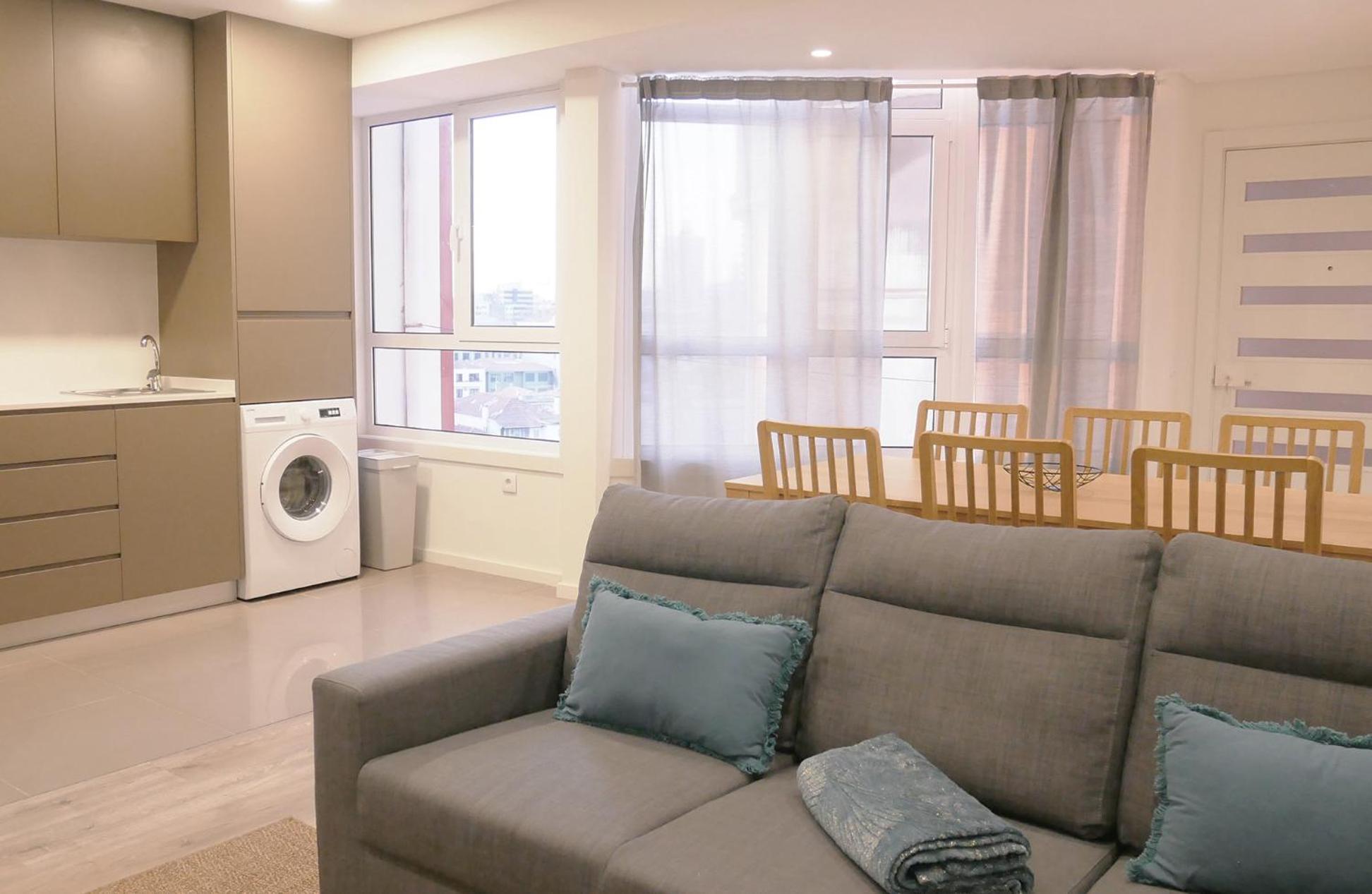 Three-Bedroom Apartment - Photo 3