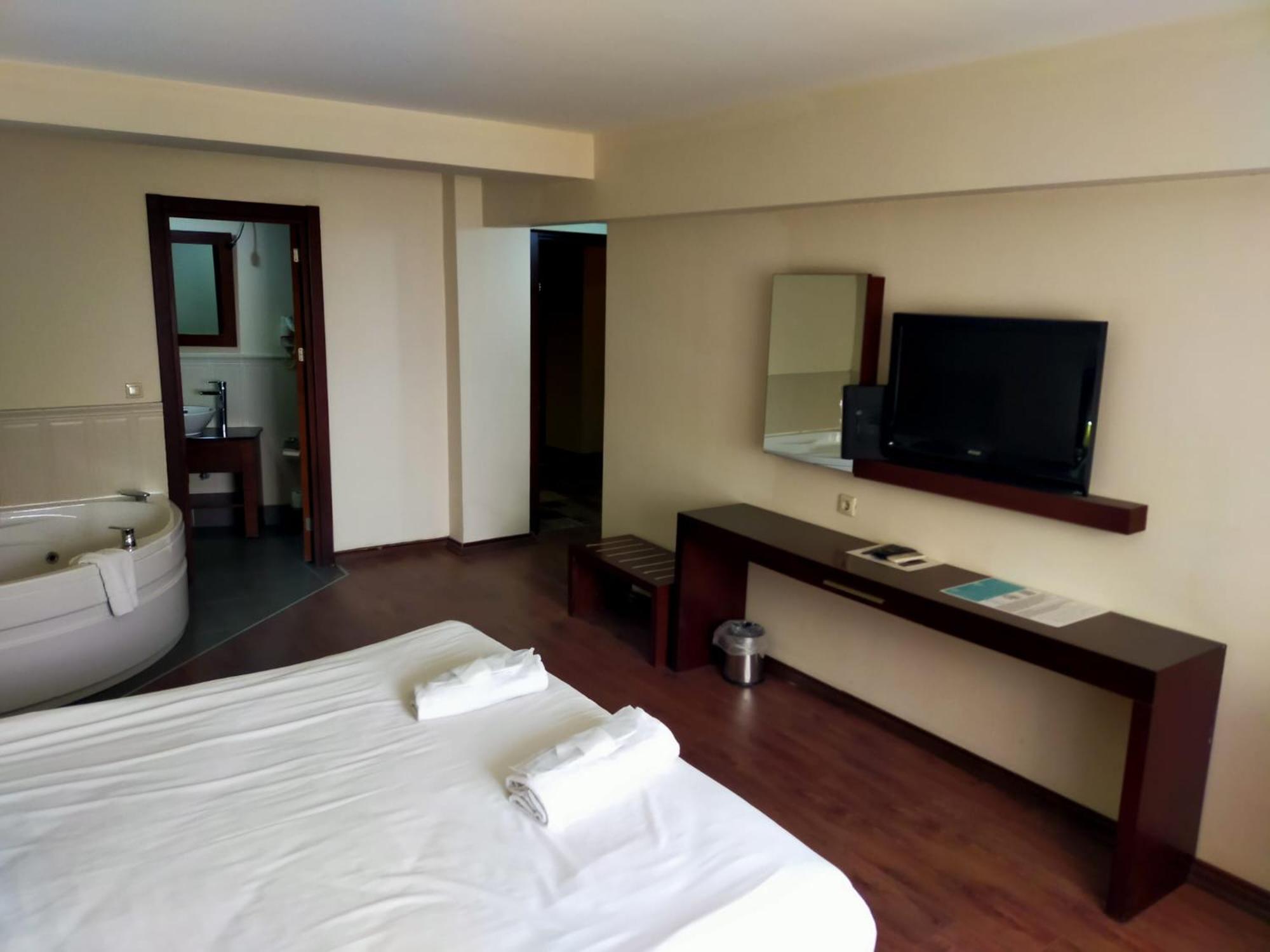 Superior Room with Spa Bath photo 2