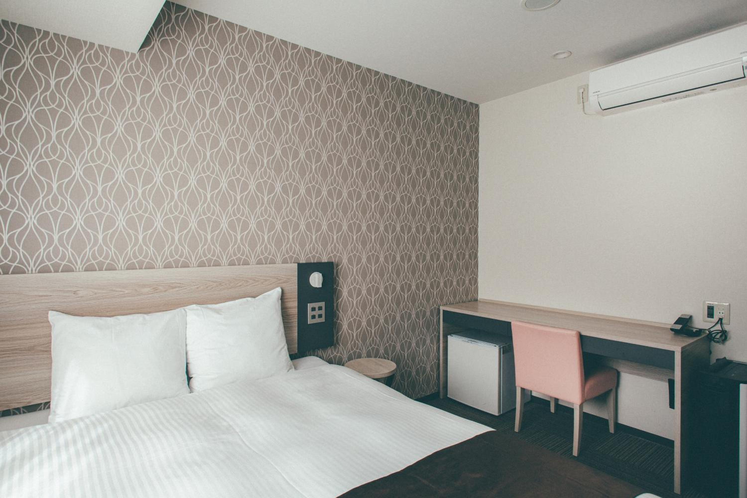Single Room - Smoking photo 2