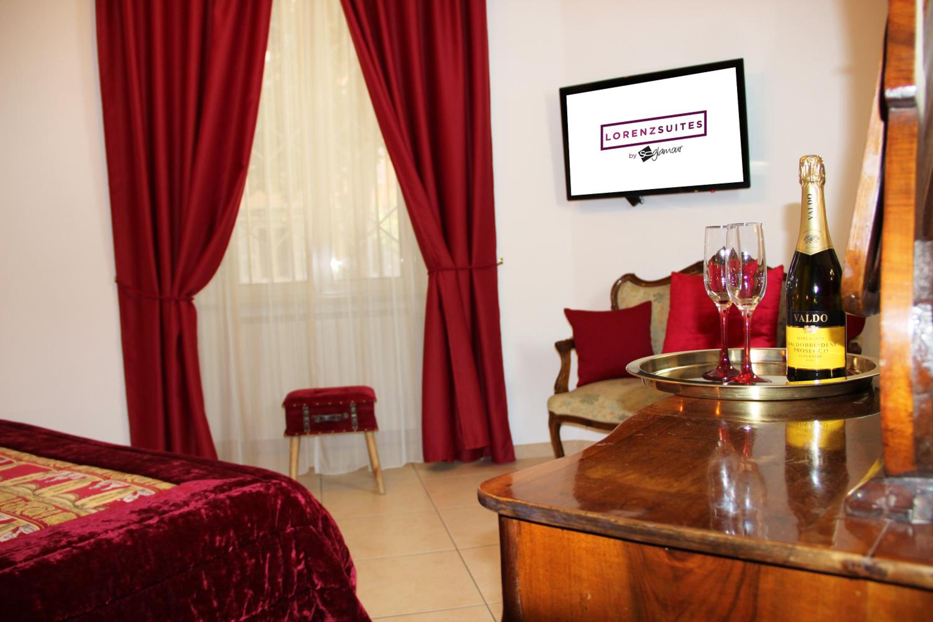 Deluxe Suite photo 2