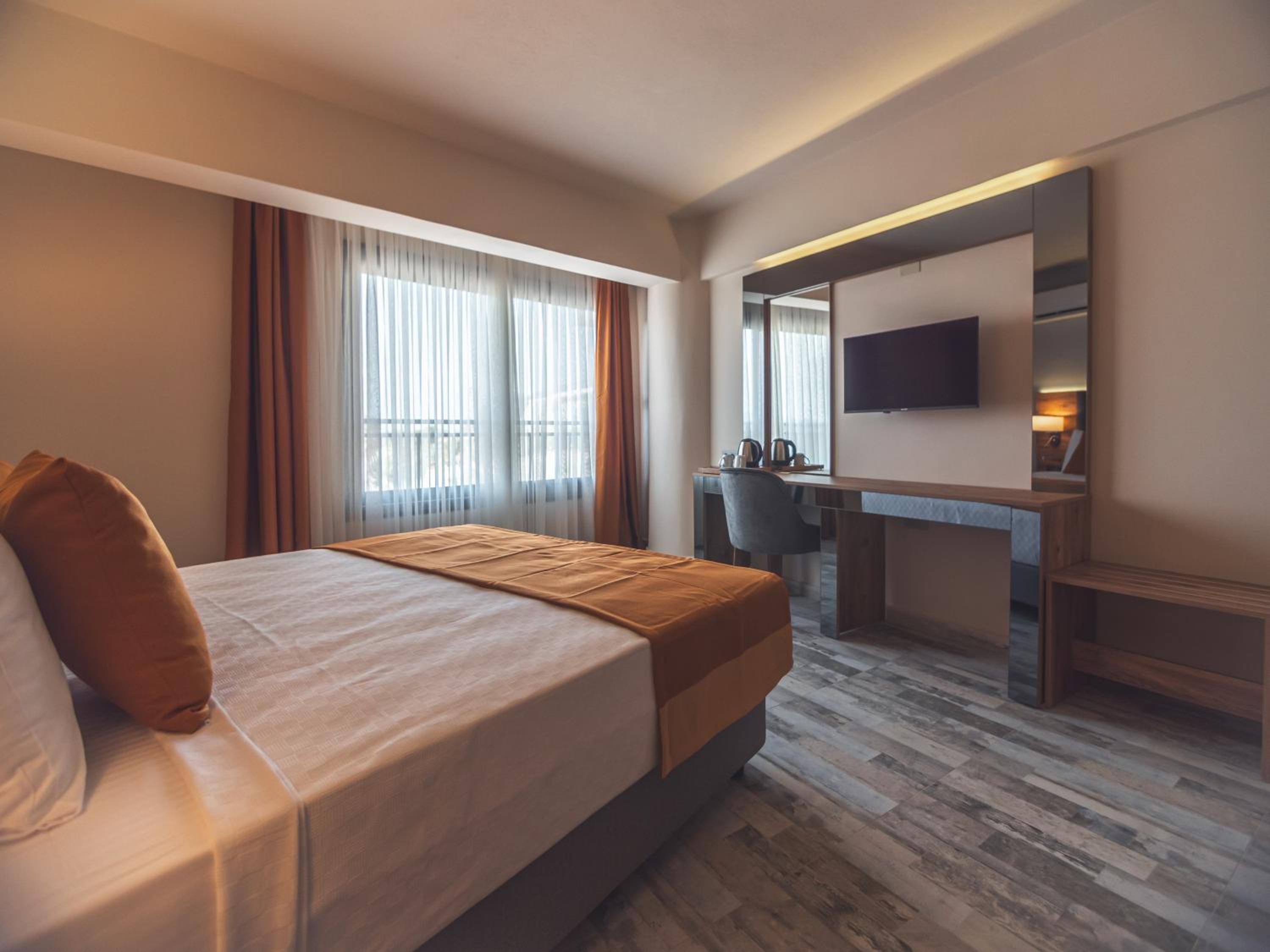 Deluxe Double or Twin Room with Mountain View - Photo 4