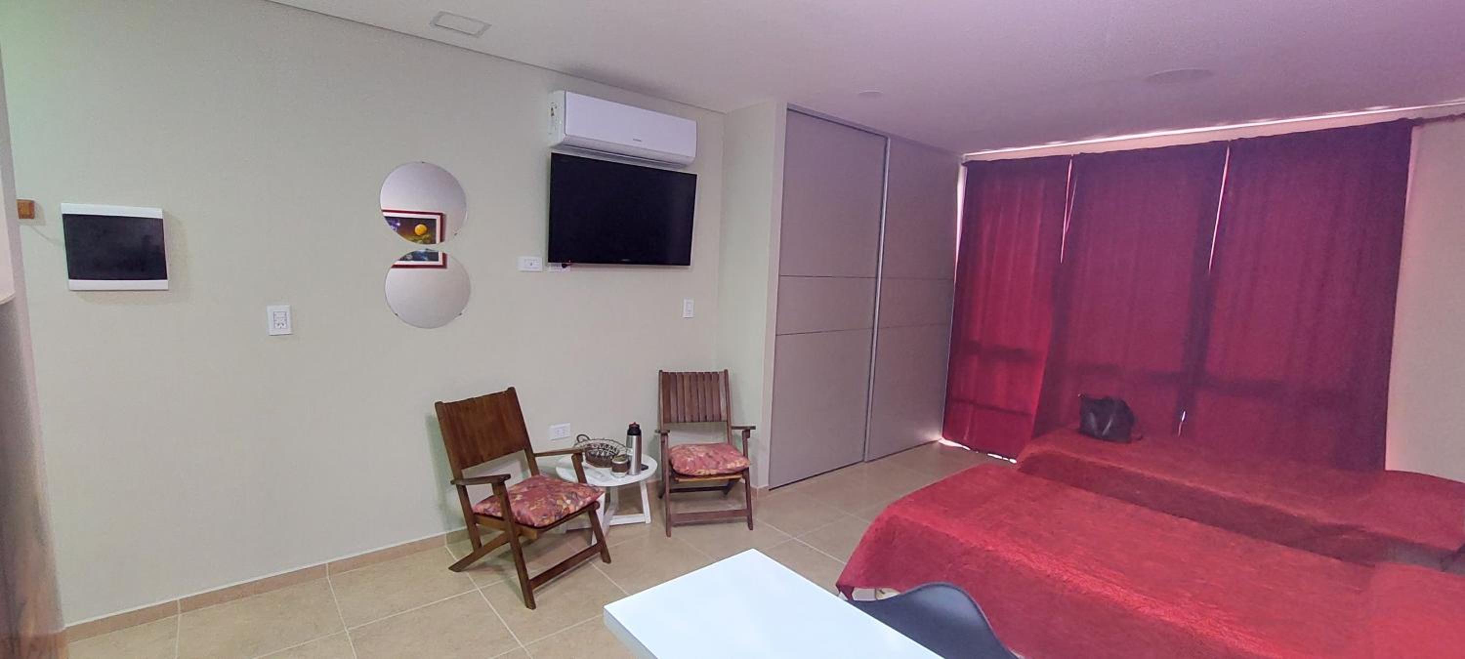 One-Bedroom Apartment photo 1