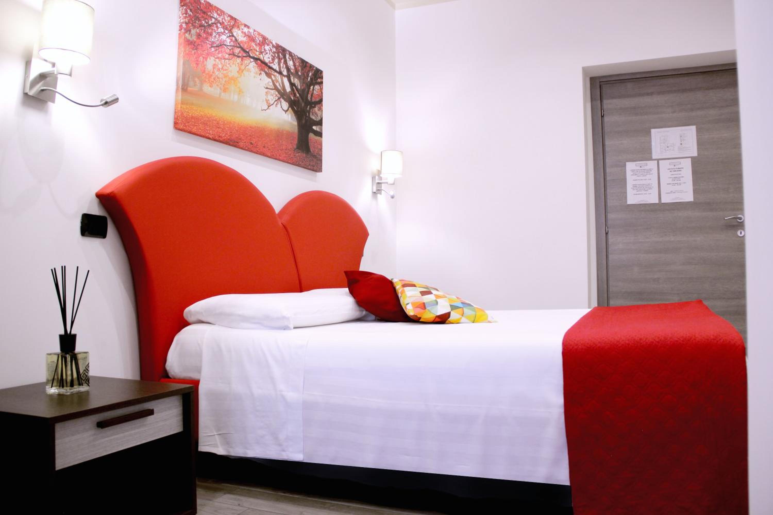 Deluxe King Room-Victoria photo 3