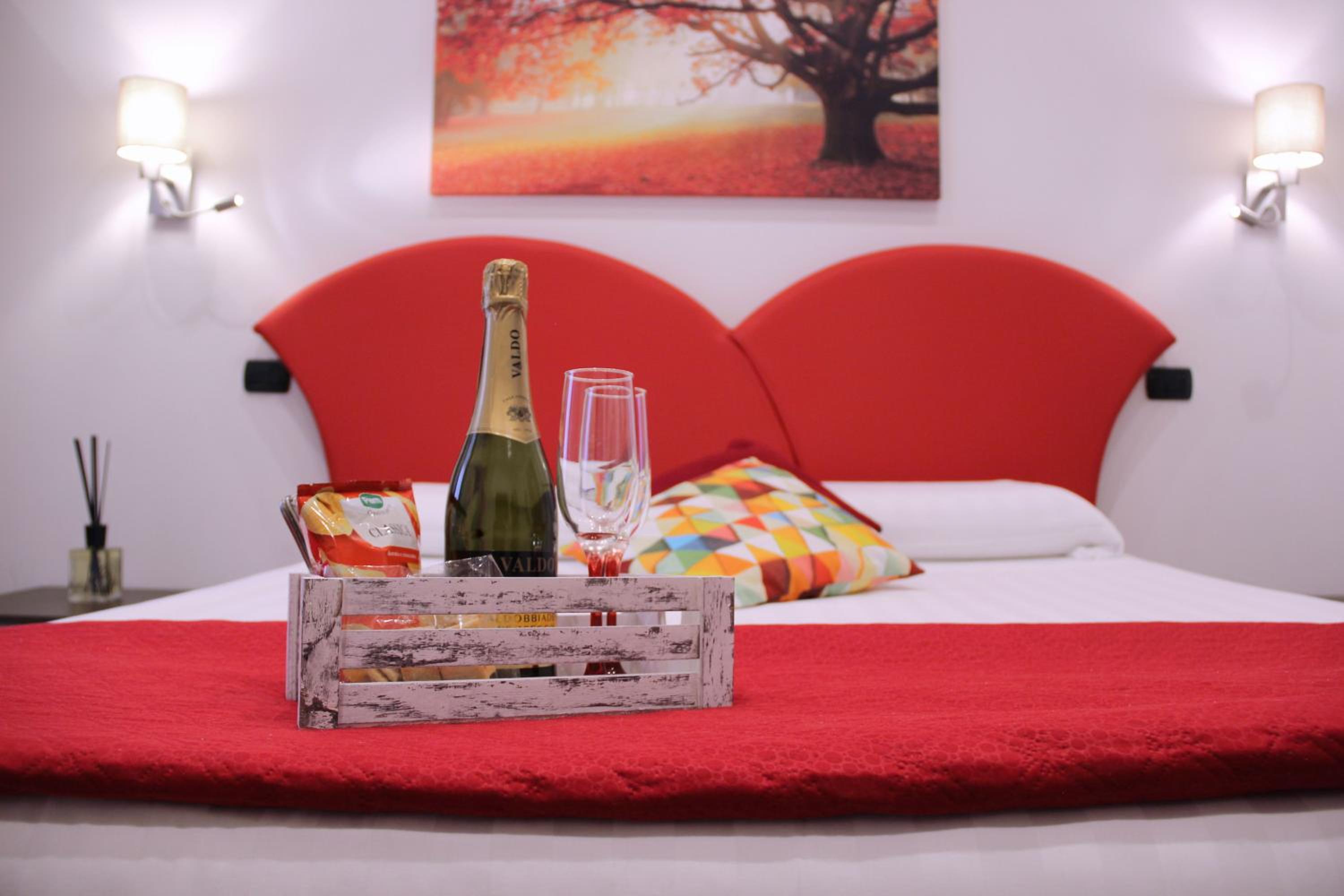 Deluxe King Room-Victoria photo 2