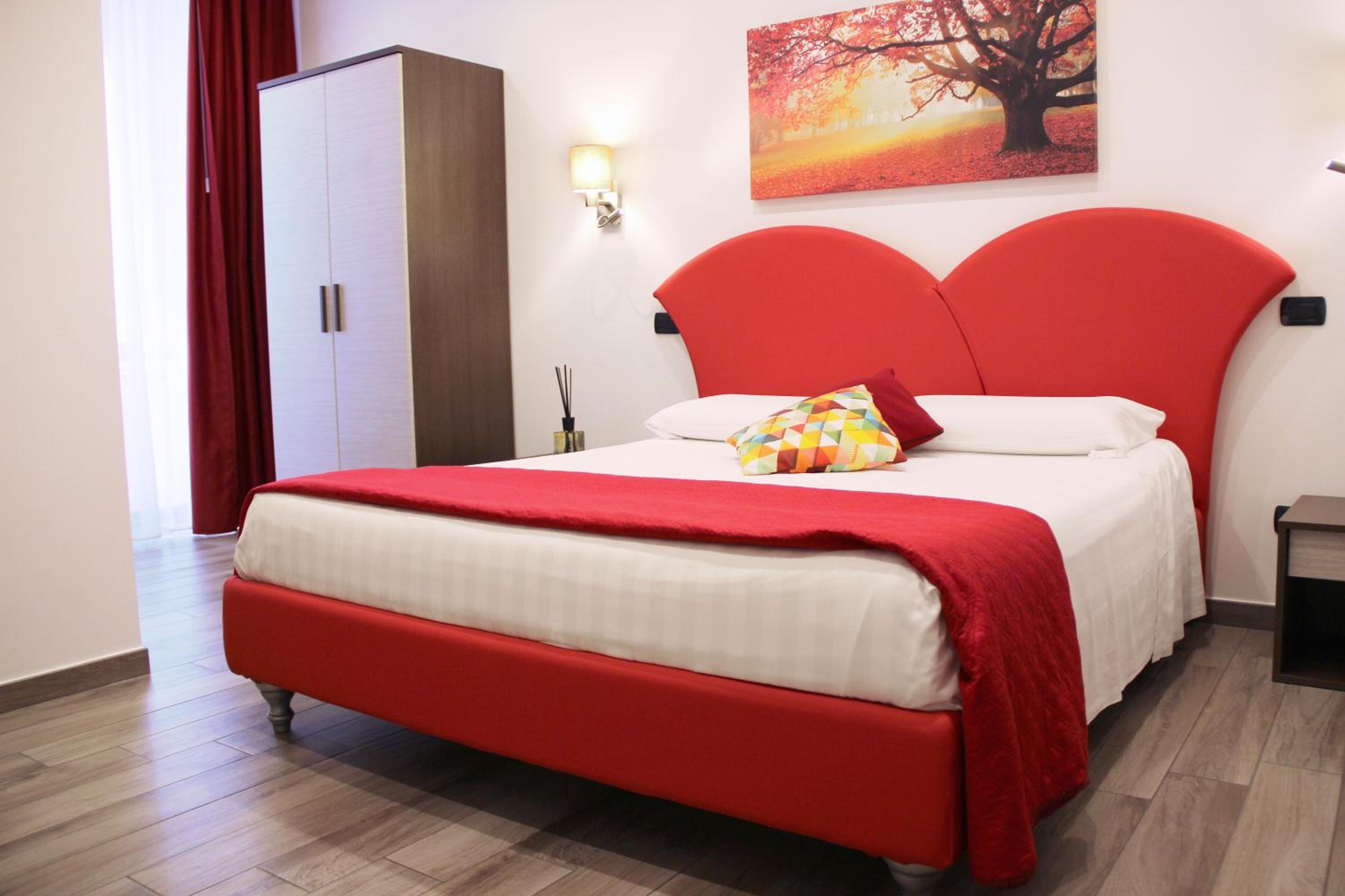 Deluxe King Room-Victoria photo 1