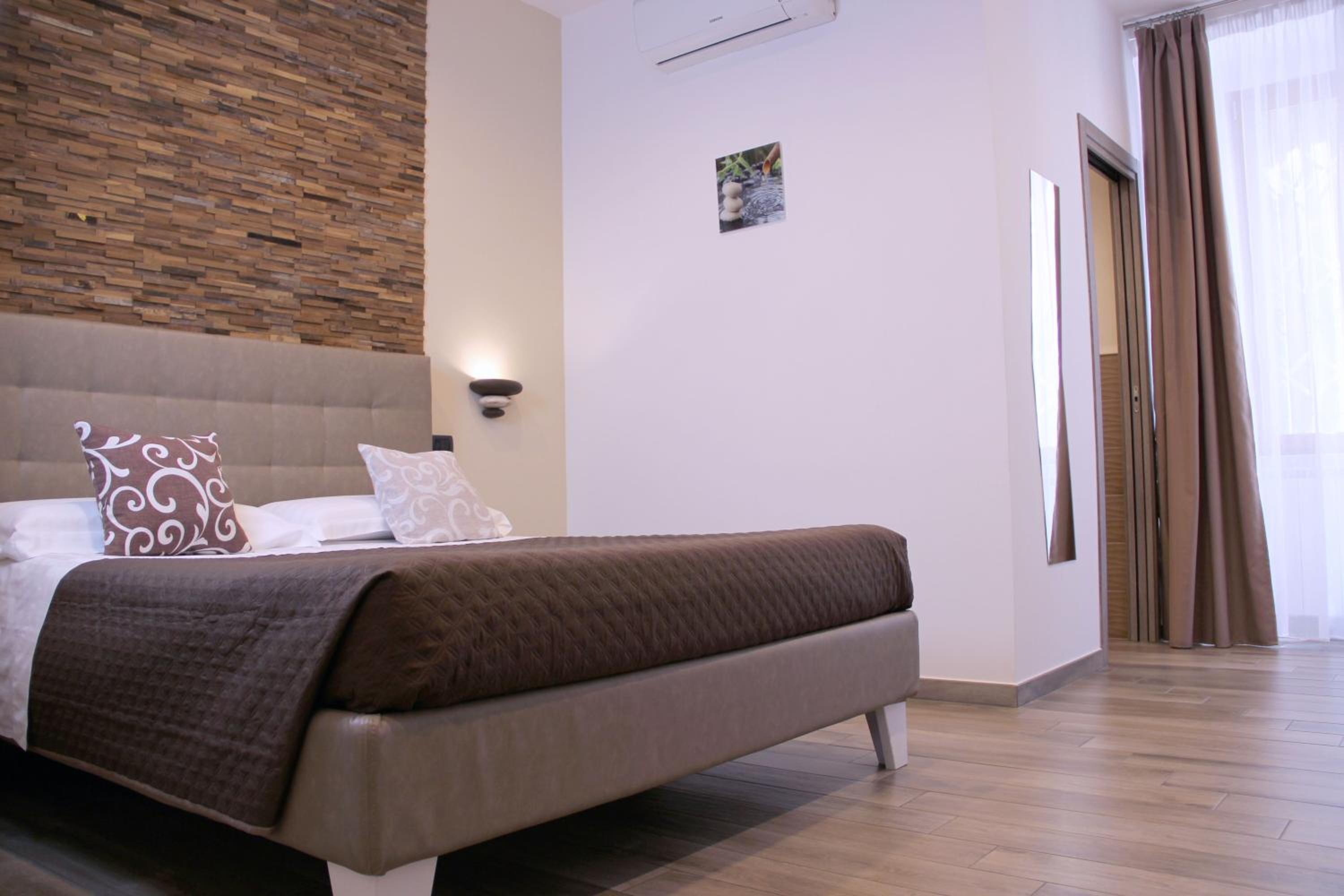 Deluxe King Room-Wood photo 1
