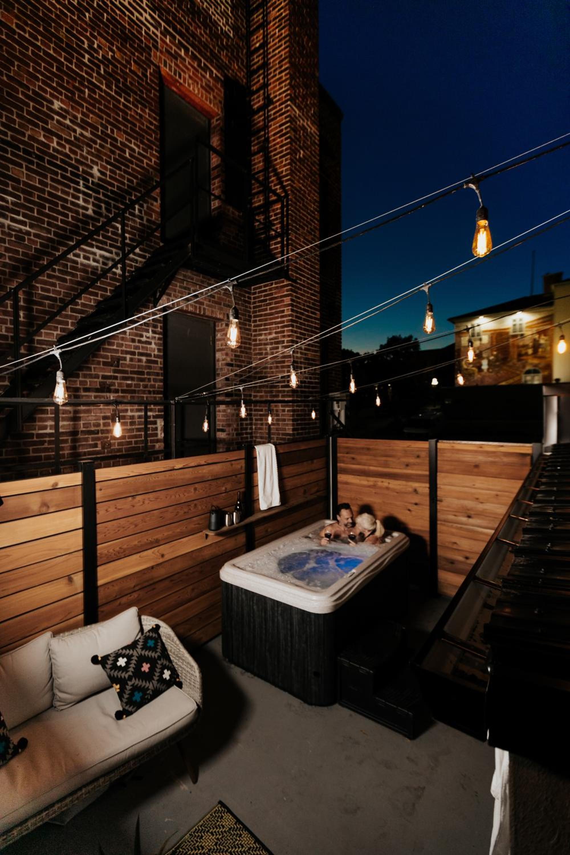 Suite with Hot Tub - Photo 3