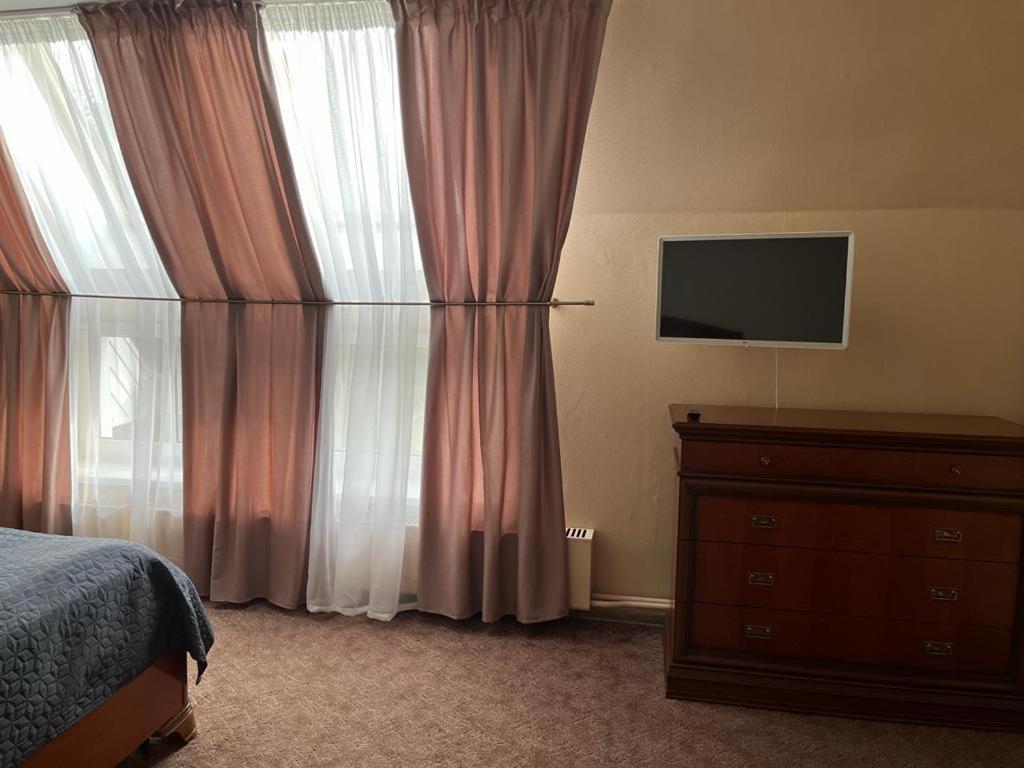 Family Room - Photo 4