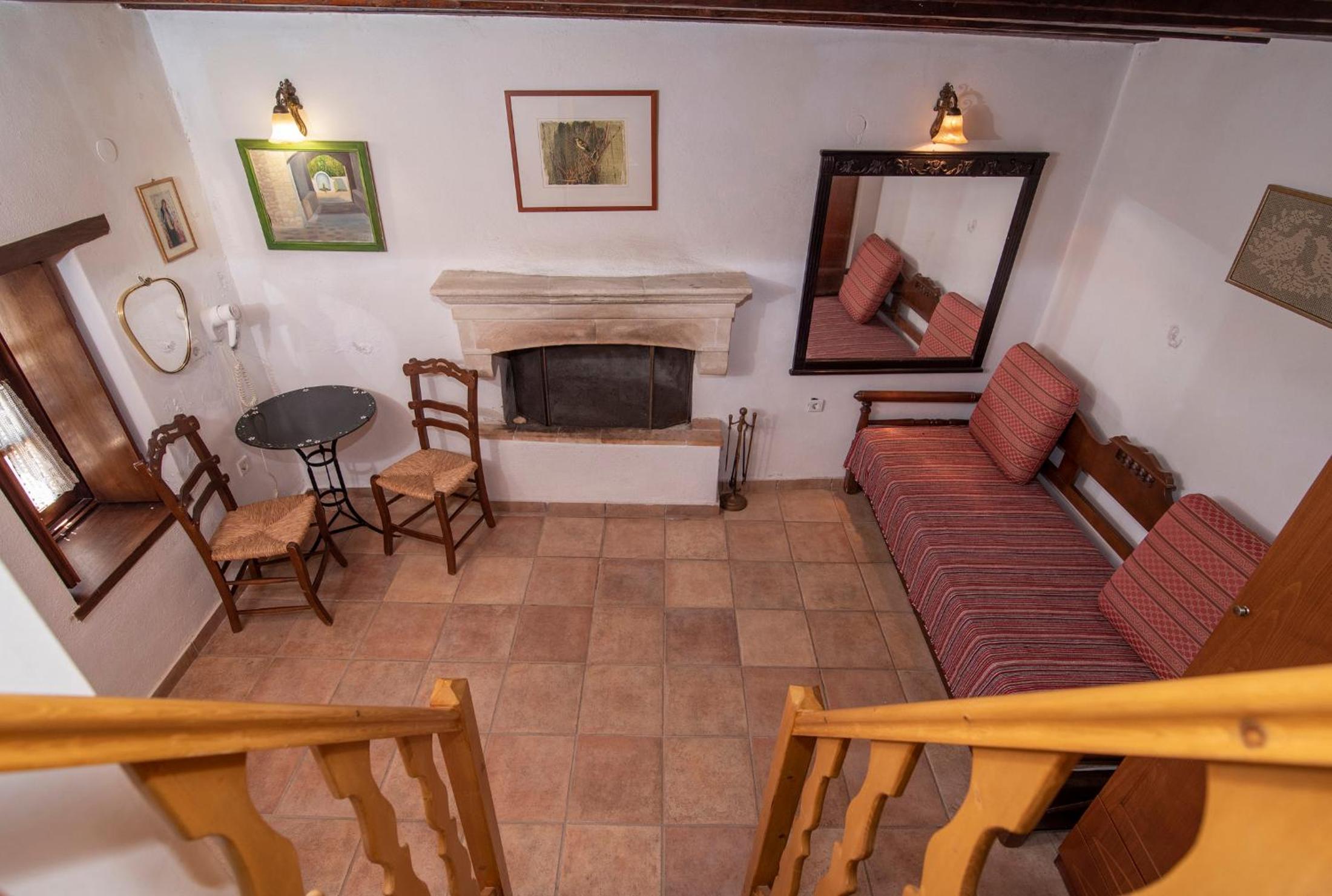 Family Suite with Balcony - Photo 16