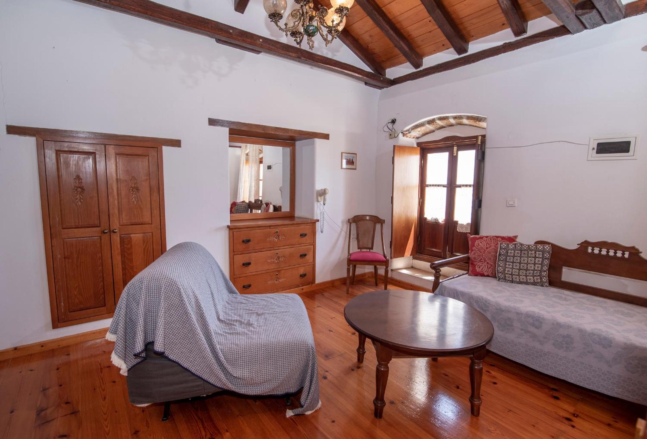 Family Suite with Balcony - Photo 9