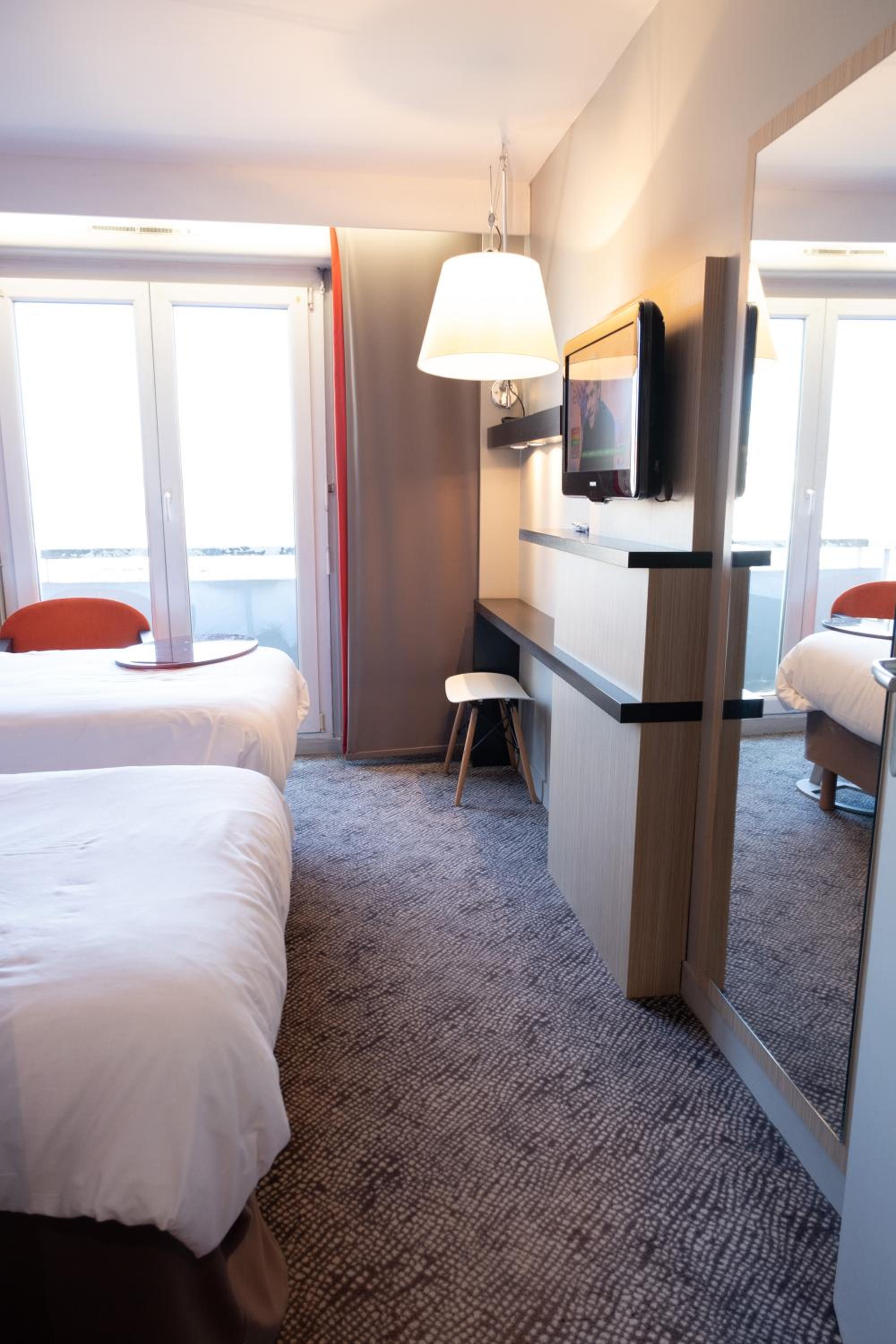 Standard Twin Room - Photo 3