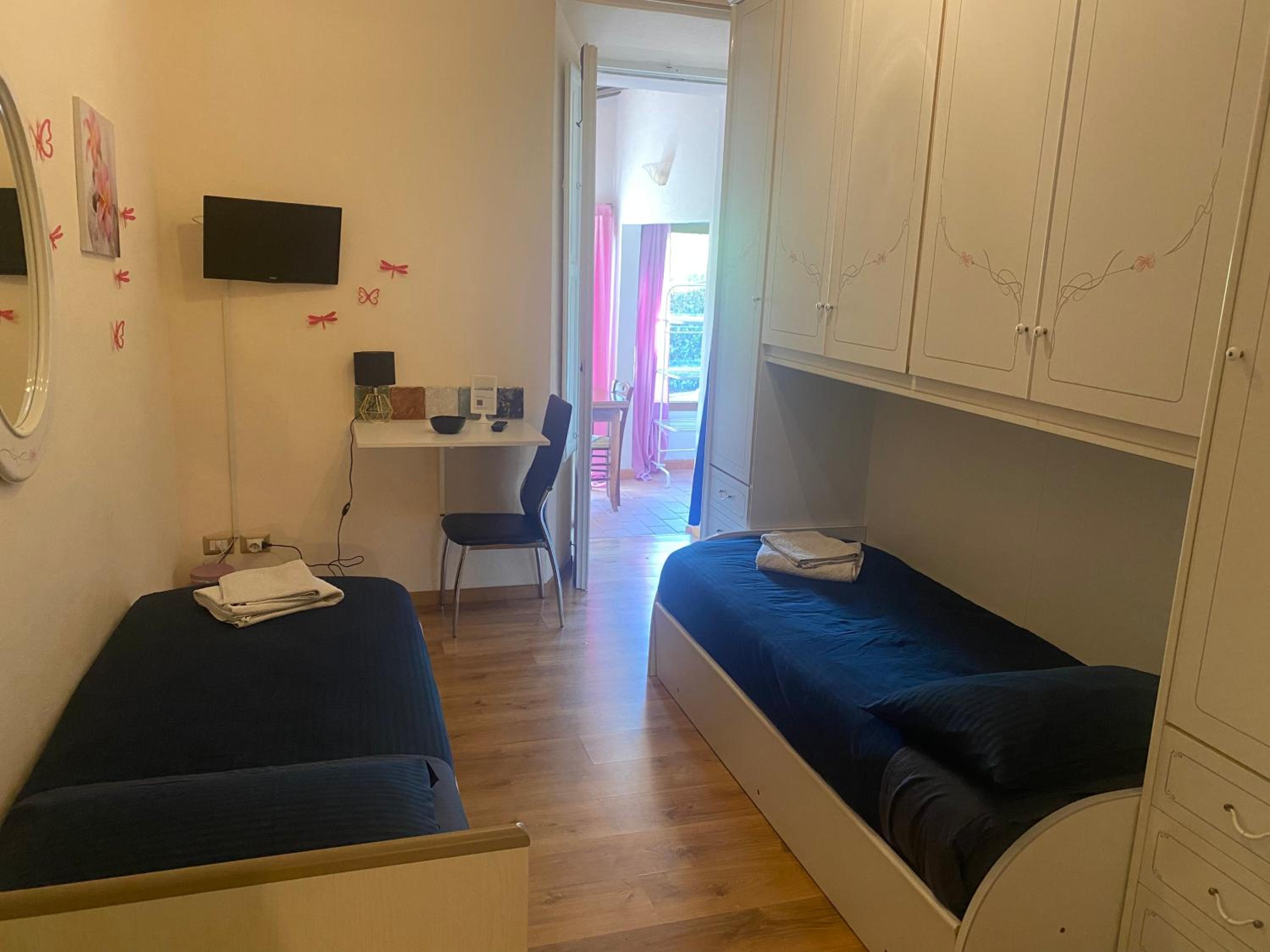 Twin Room with Shared Toilet