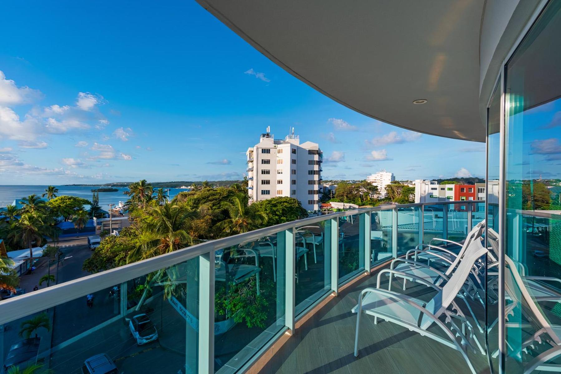 Suite with Balcony - Photo 4