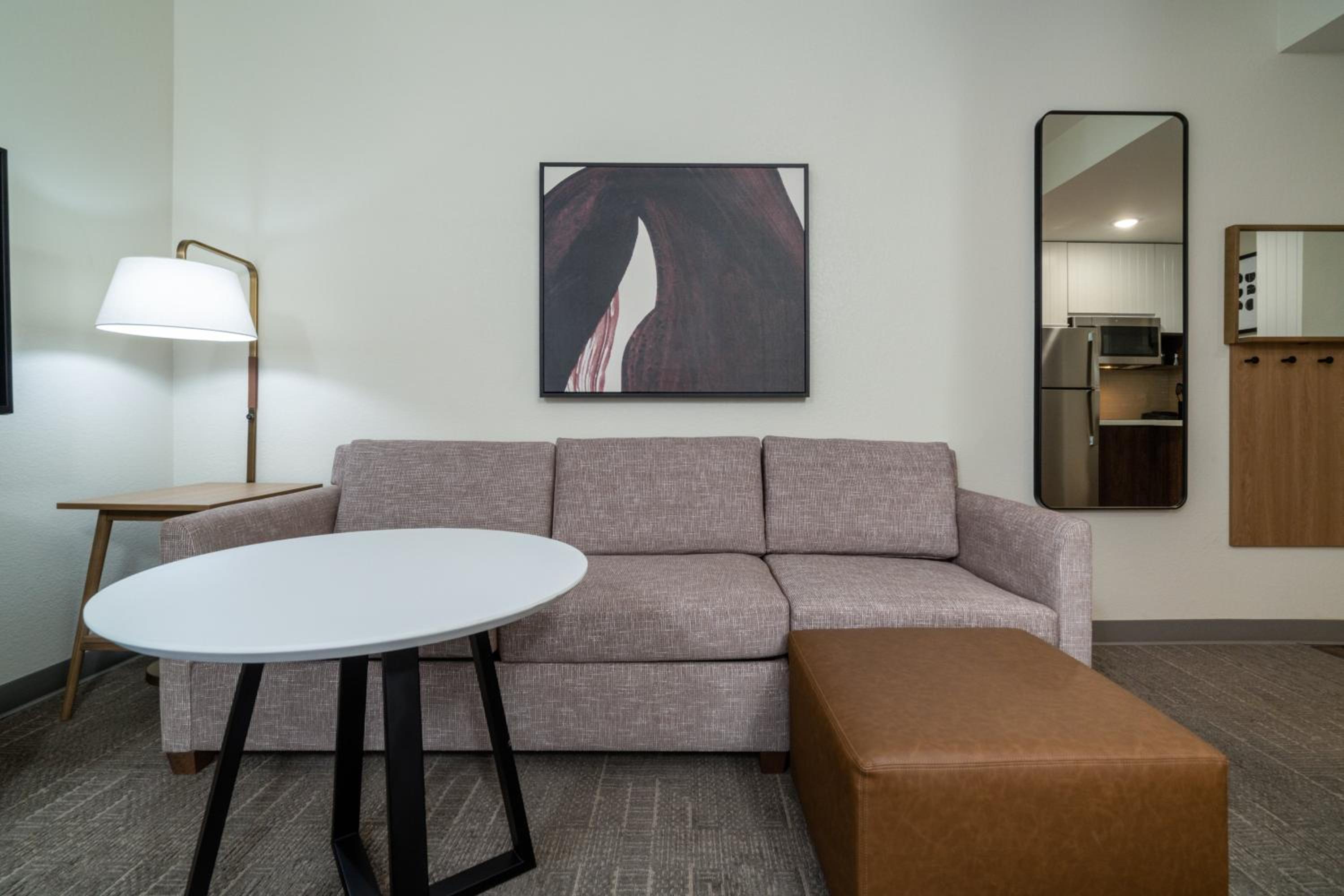Queen Studio Suite - Communication Accessible - Photo 4