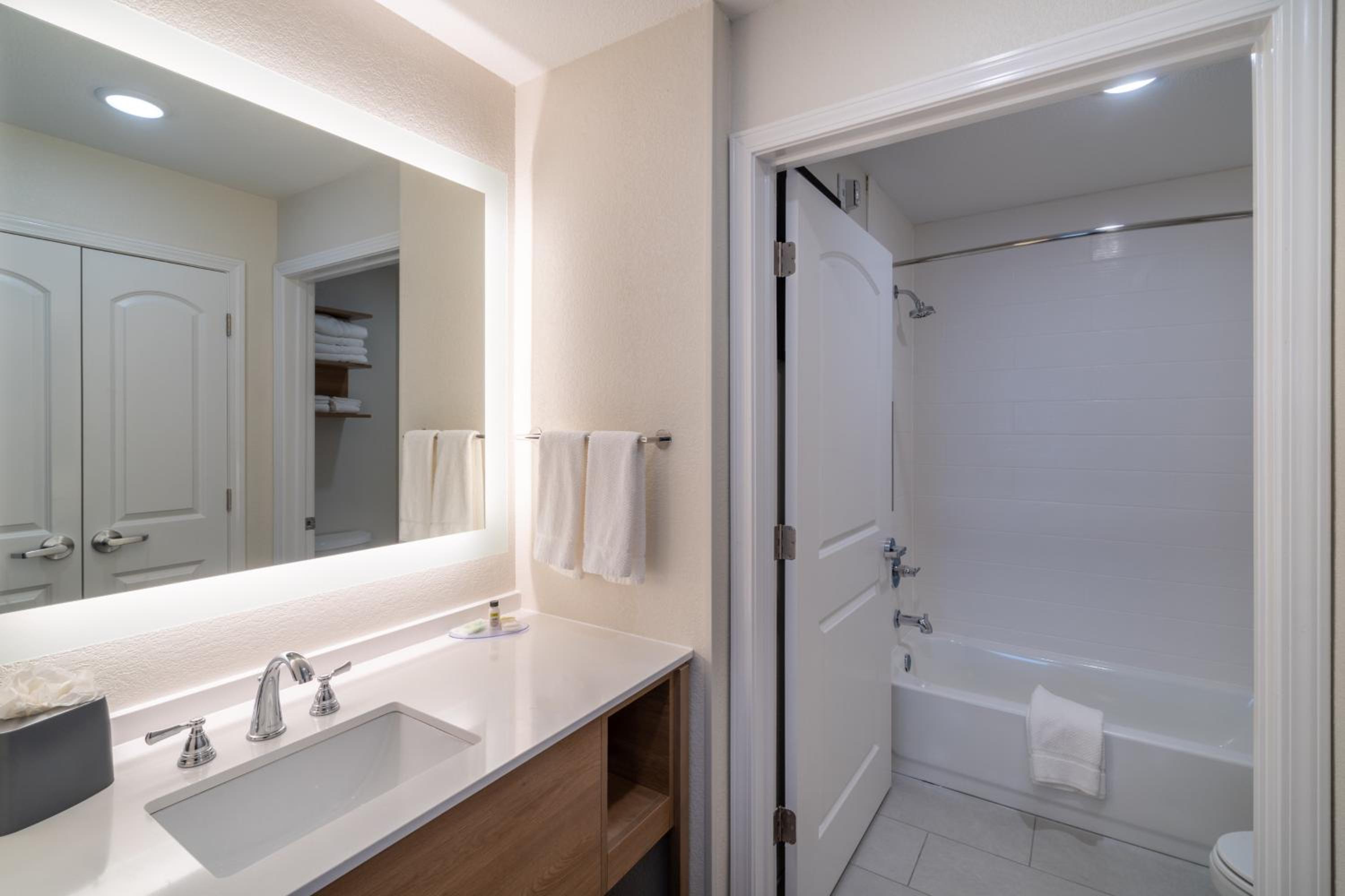 Queen Suite - Hearing Accessible - Photo 5