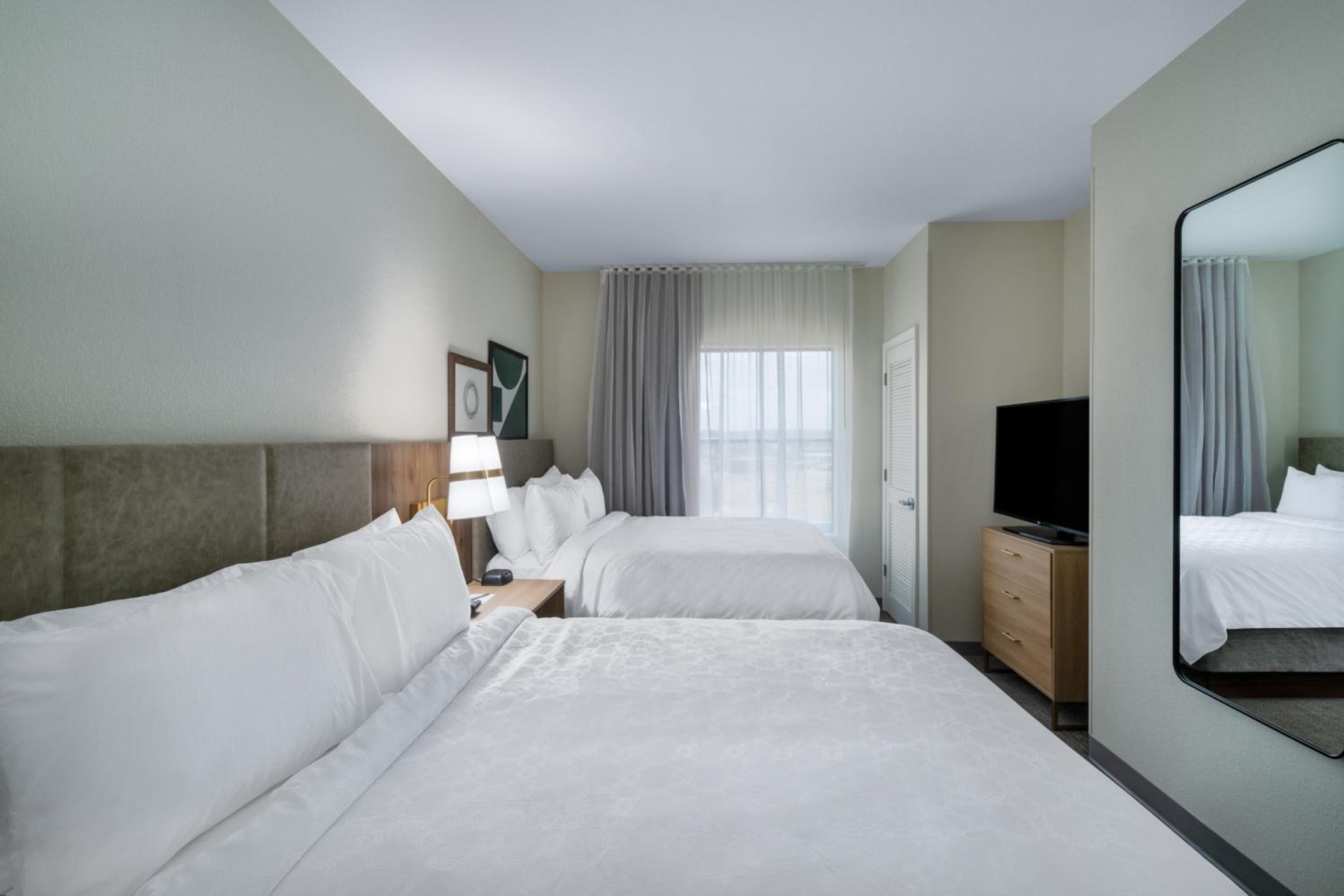 Queen Suite - Hearing Accessible - Photo 2
