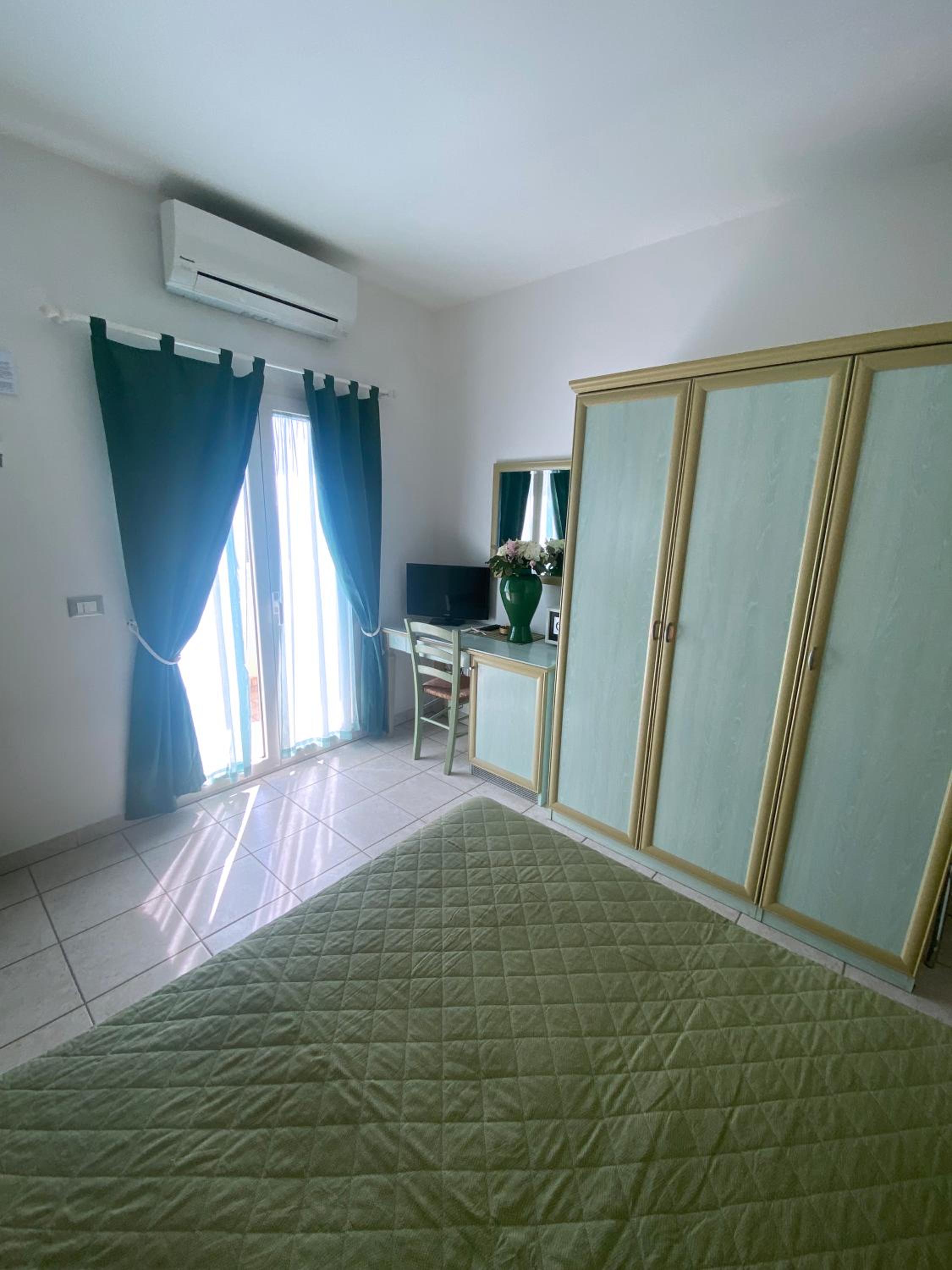 Deluxe Double Room with Balcony - Photo 2