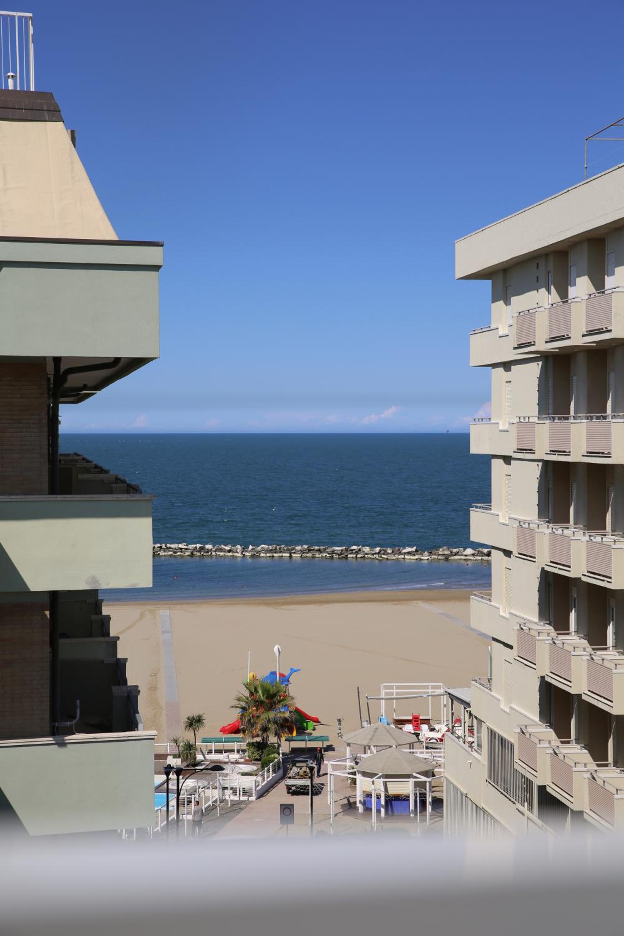Quadruple Room with Balcony - Photo 2