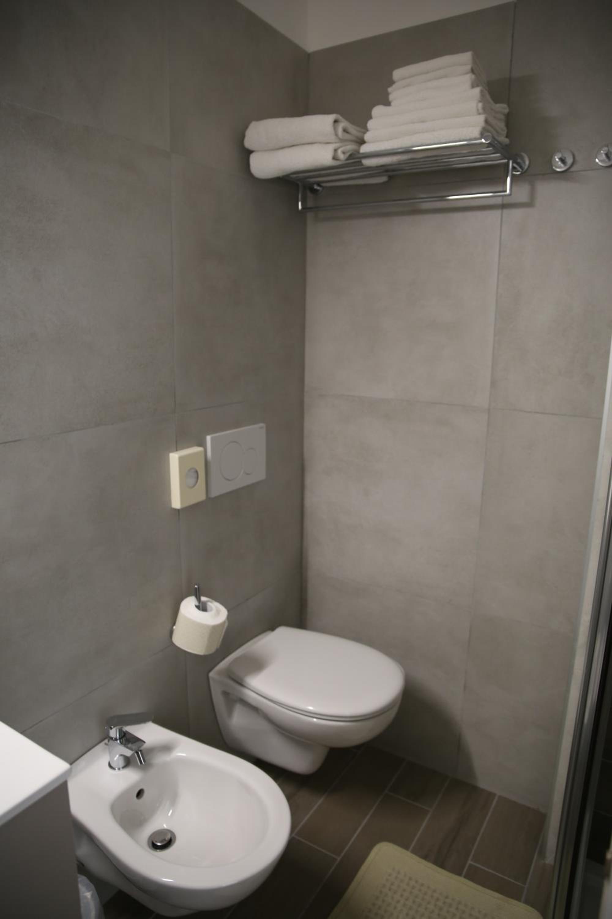 Family Suite with Balcony - Photo 5