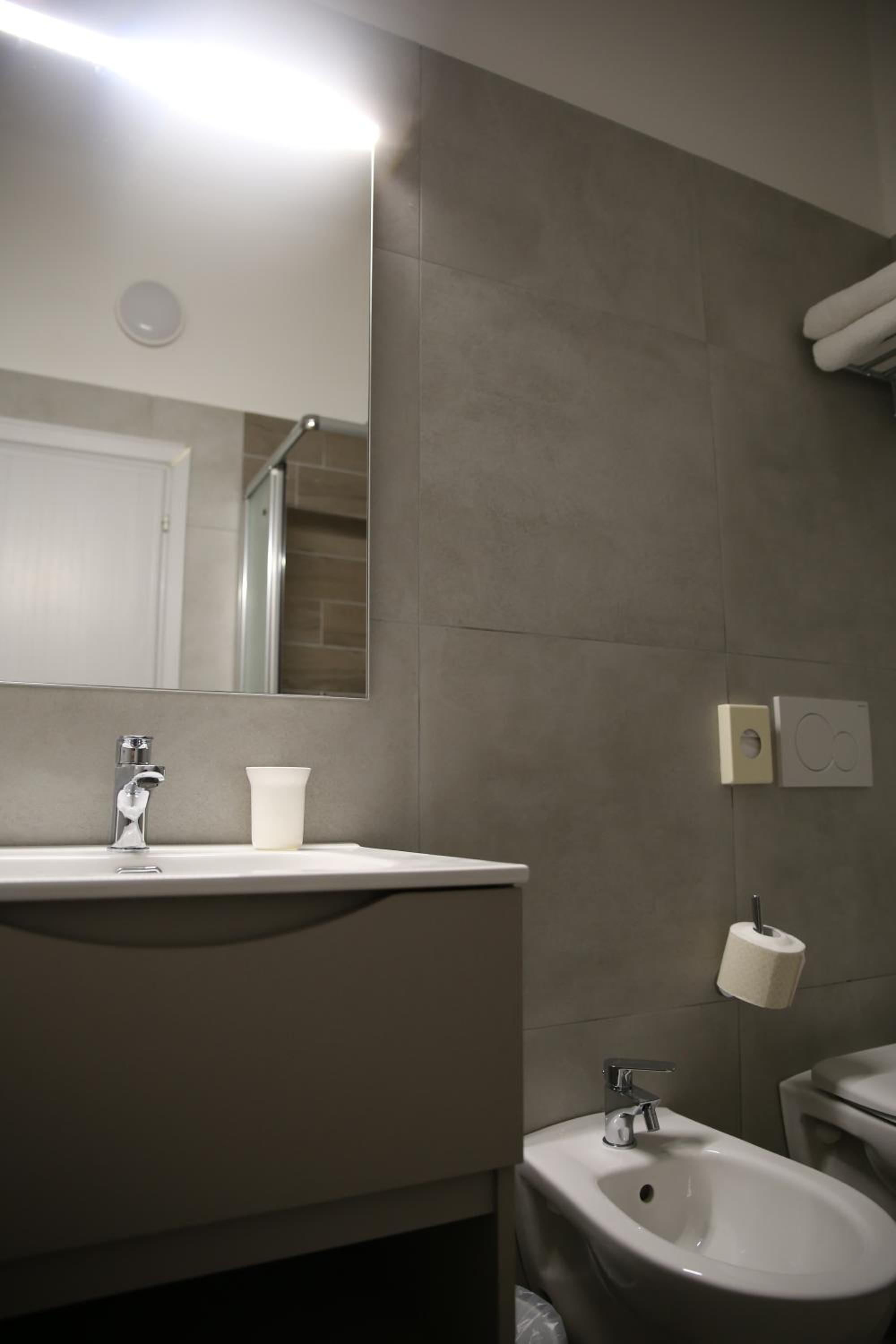 Family Suite with Balcony - Photo 3