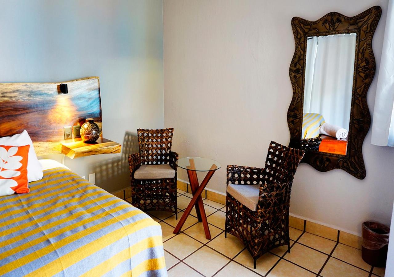 Deluxe King Room - Photo 16