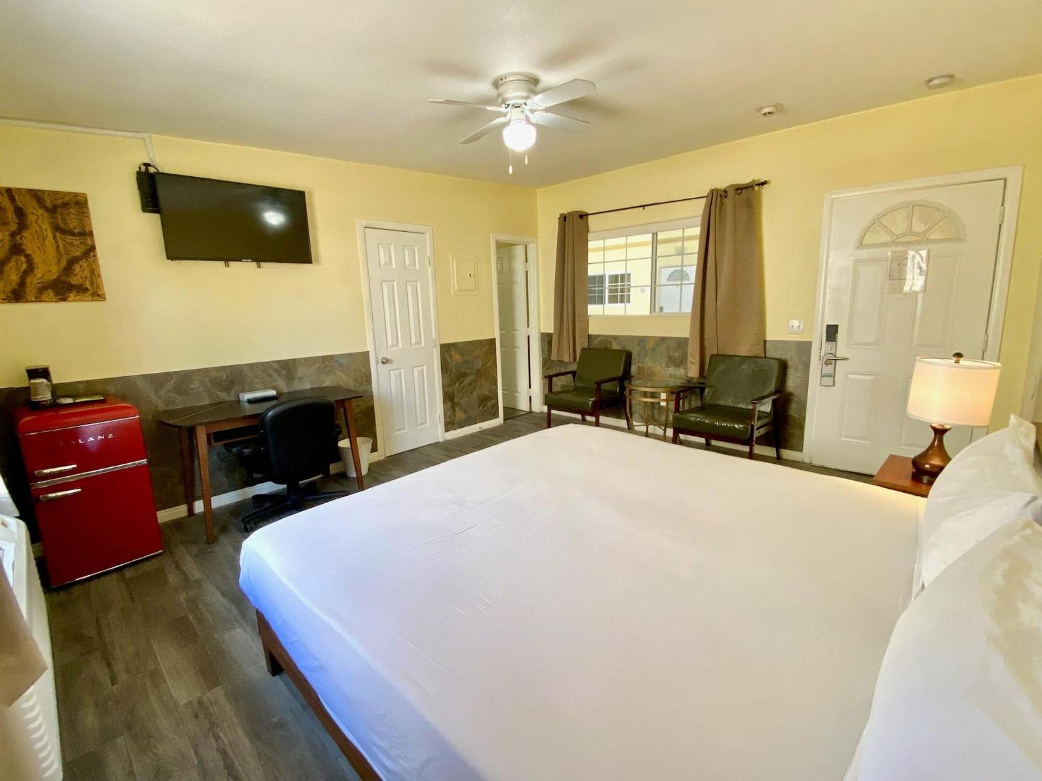 Budget Double Room photo 2