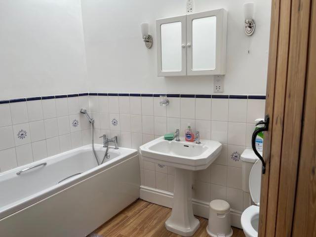 One-Bedroom House photo 2