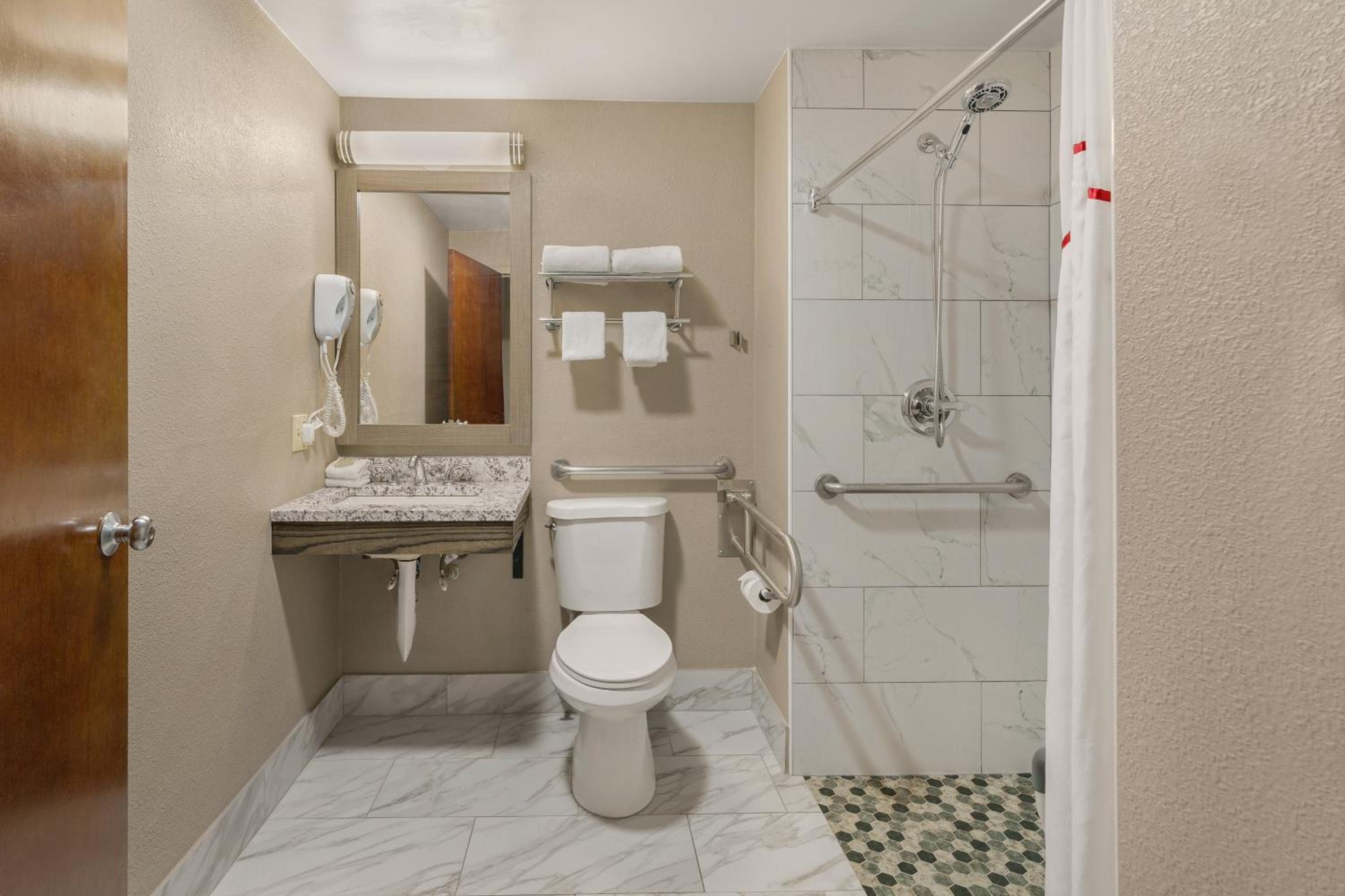 Standard King Room Disability Access Non-Smoking - Photo 4