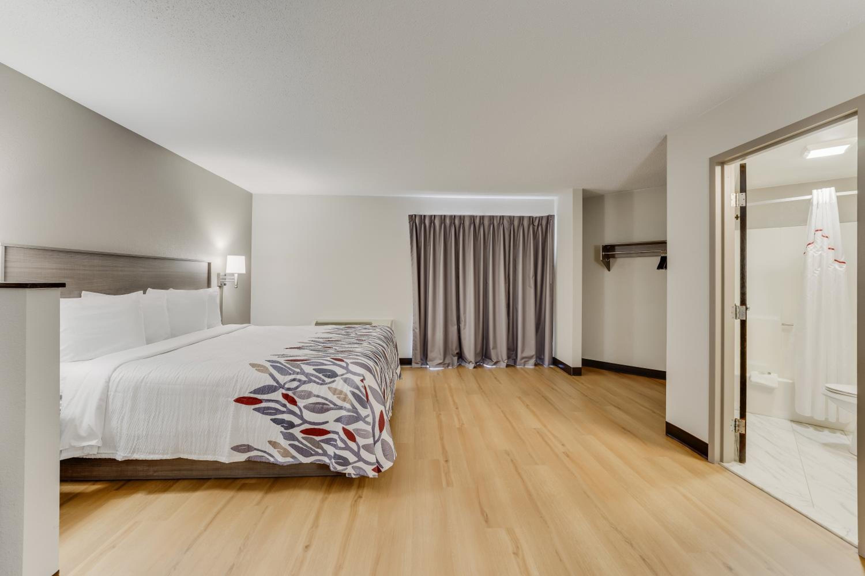 Suite King Room Non-Smoking - Photo 2