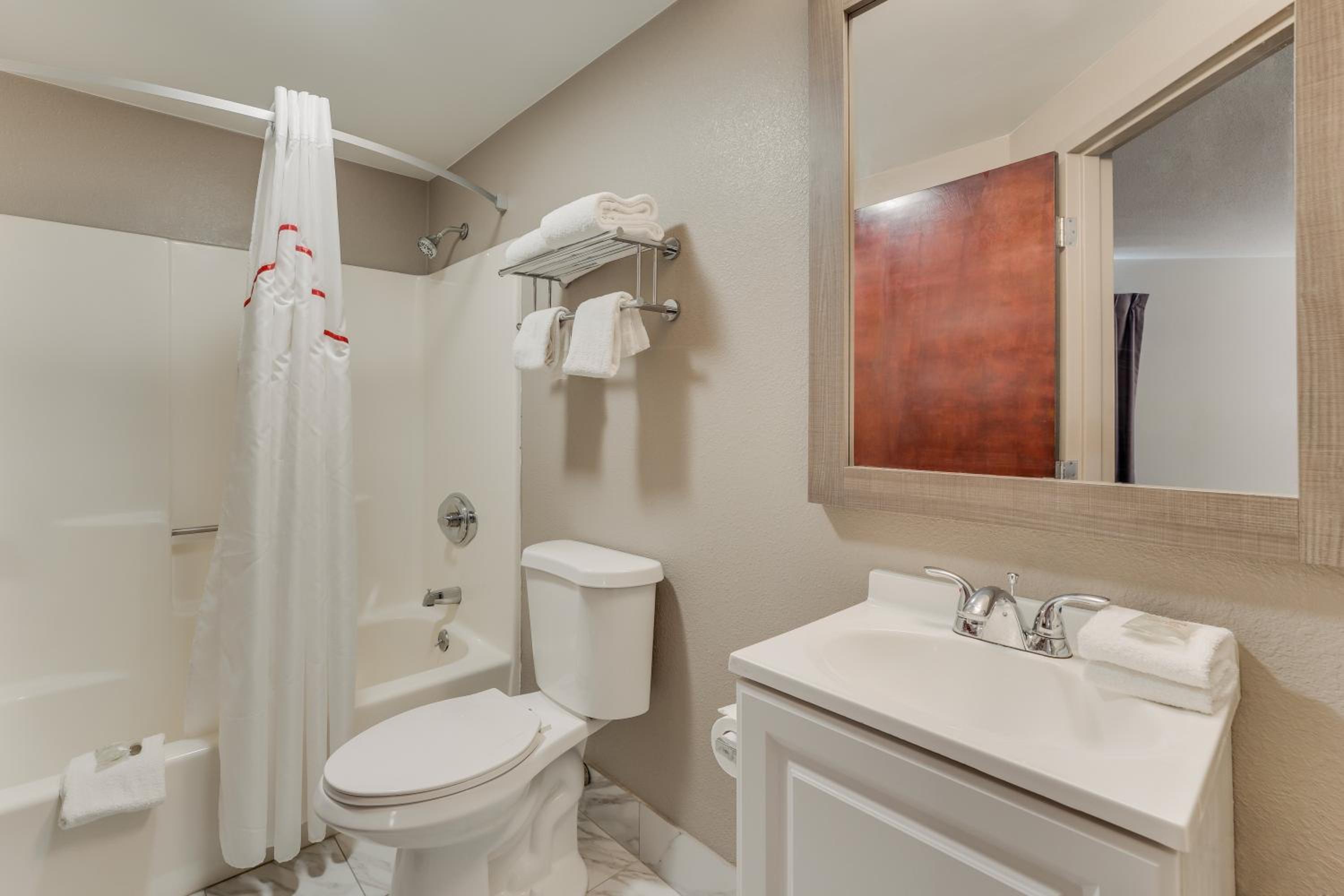 Suite King Room Non-Smoking - Photo 7