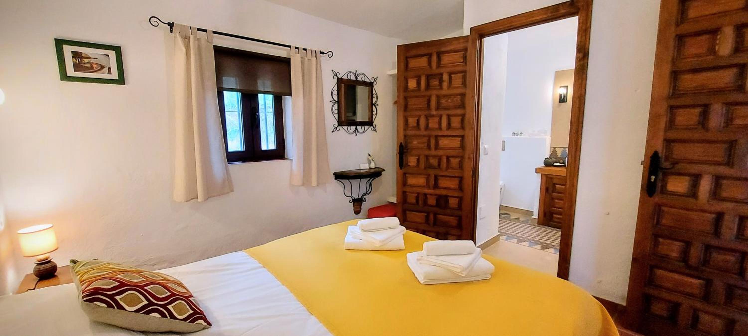 Budget Double Room - Photo 7