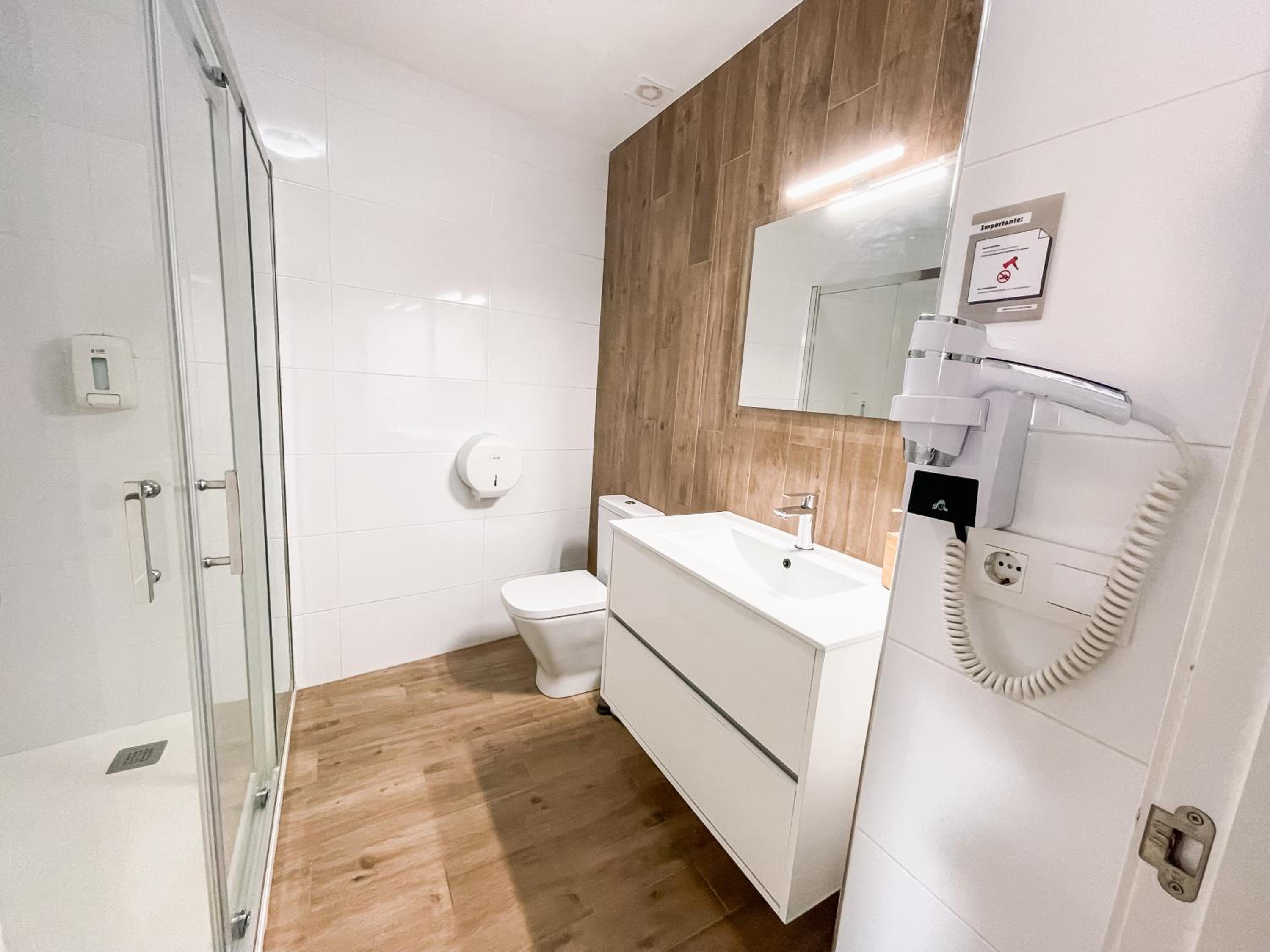 Triple Room With Shared Bathroom photo 2