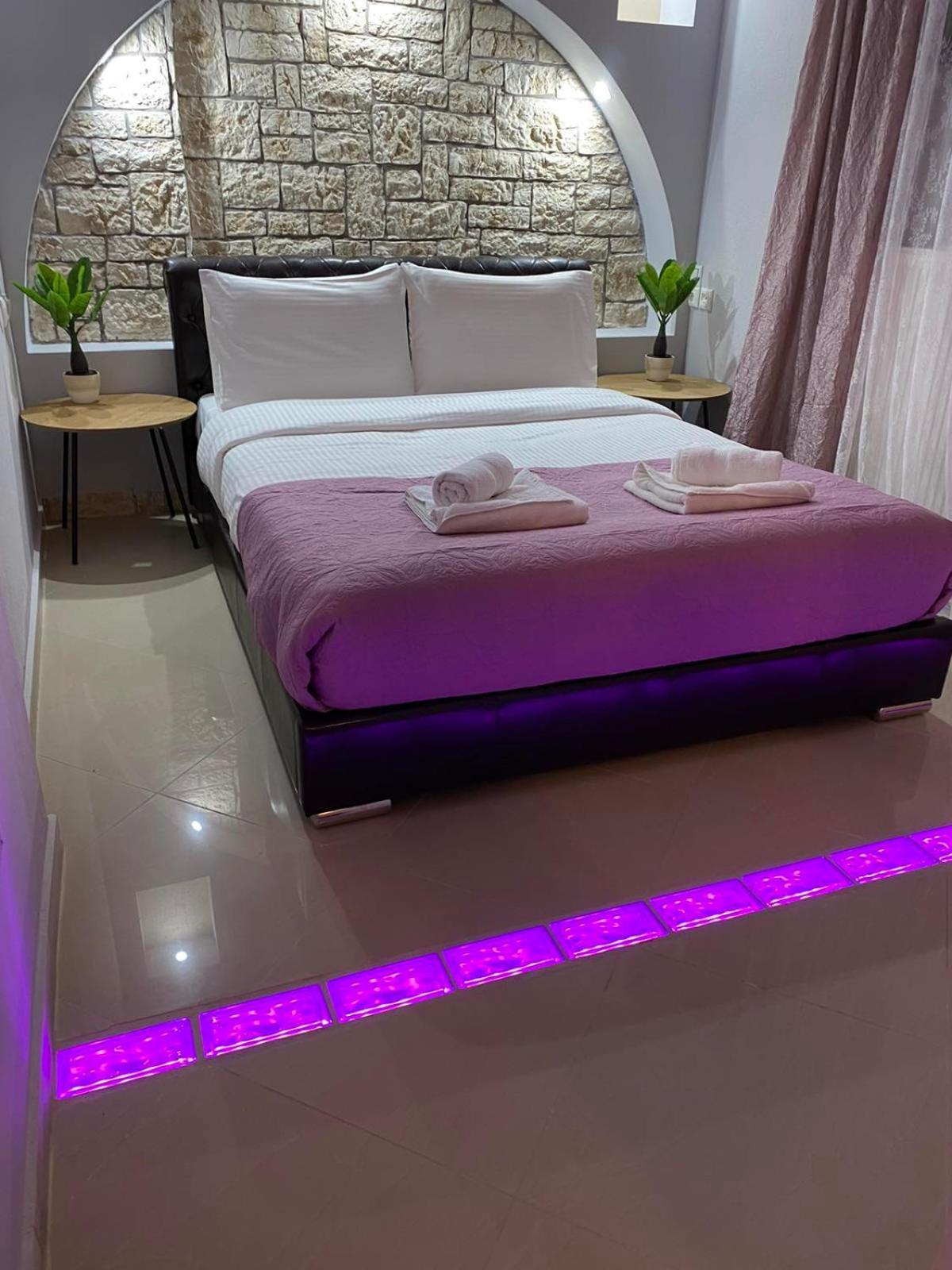 One-Bedroom Apartment - Photo 12