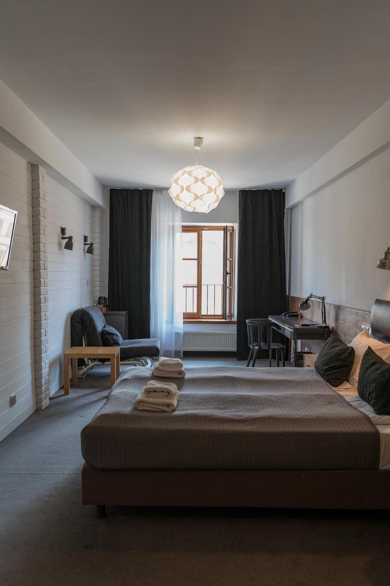 Superior Double or Twin Room with City View - Photo 3